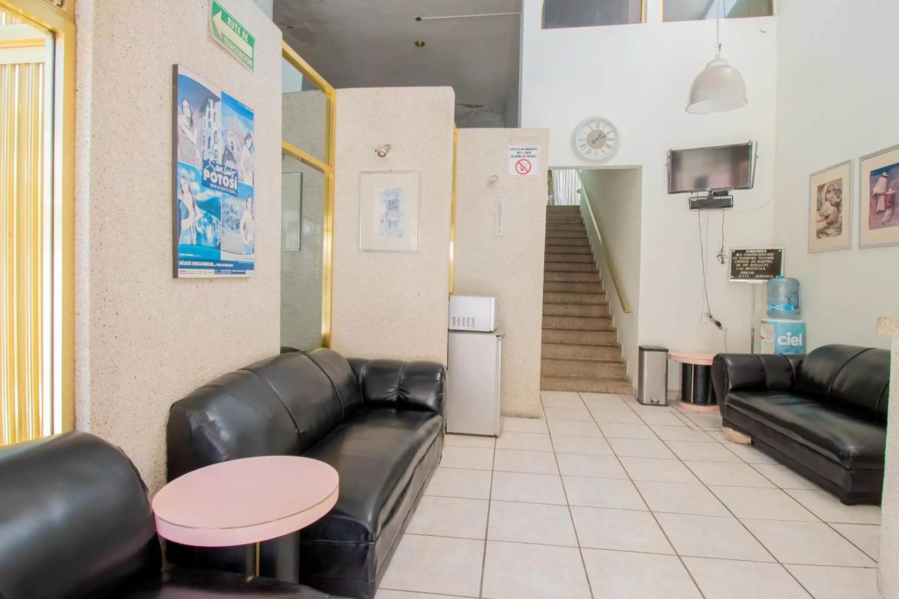 Lobby or reception in OYO Hotel Casino Del Valle, Matehuala Lobby or reception in OYO Hotel Casino Del Valle, Matehuala