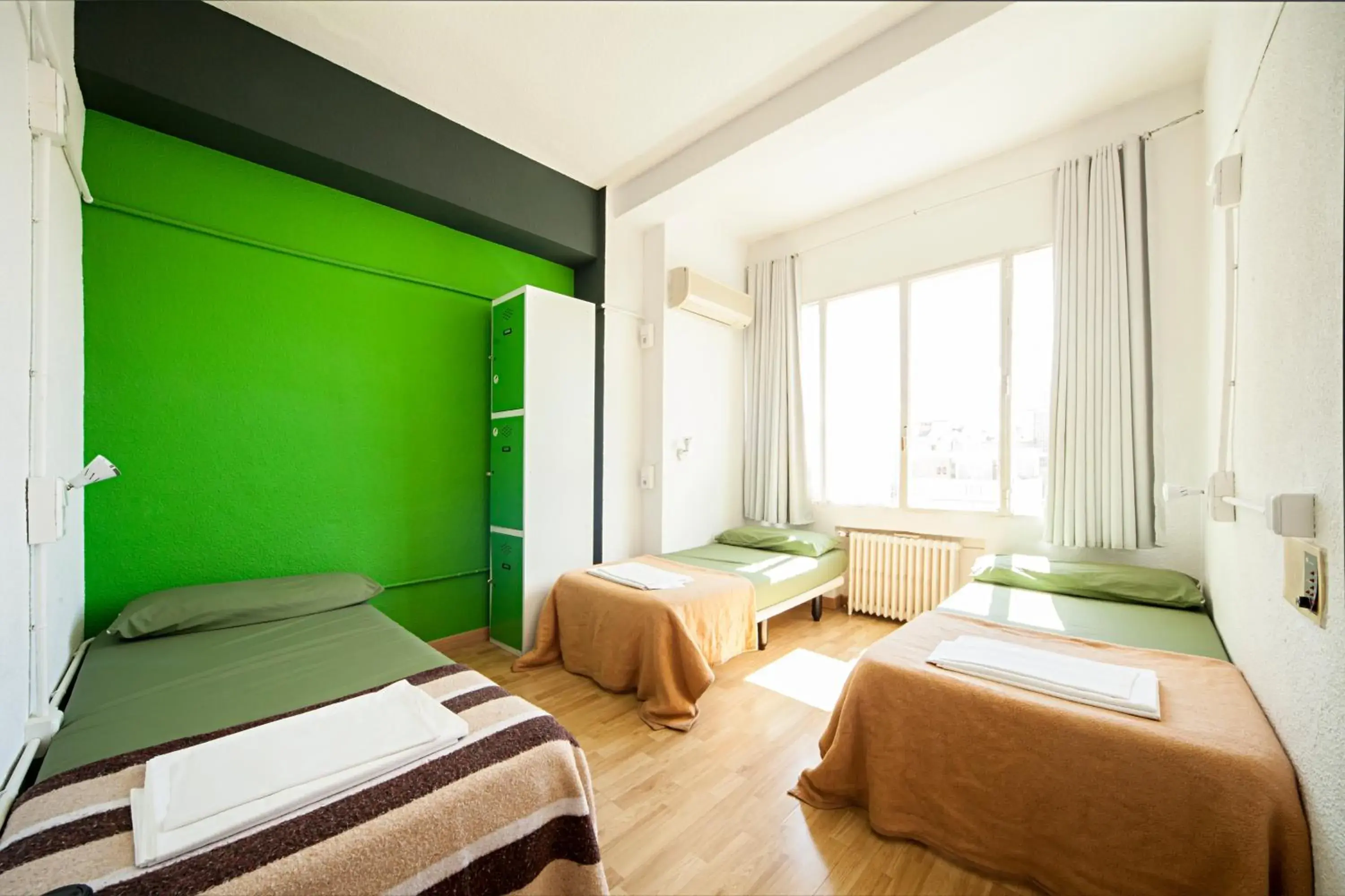 Bedroom, Bed in Madrid Motion Hostels