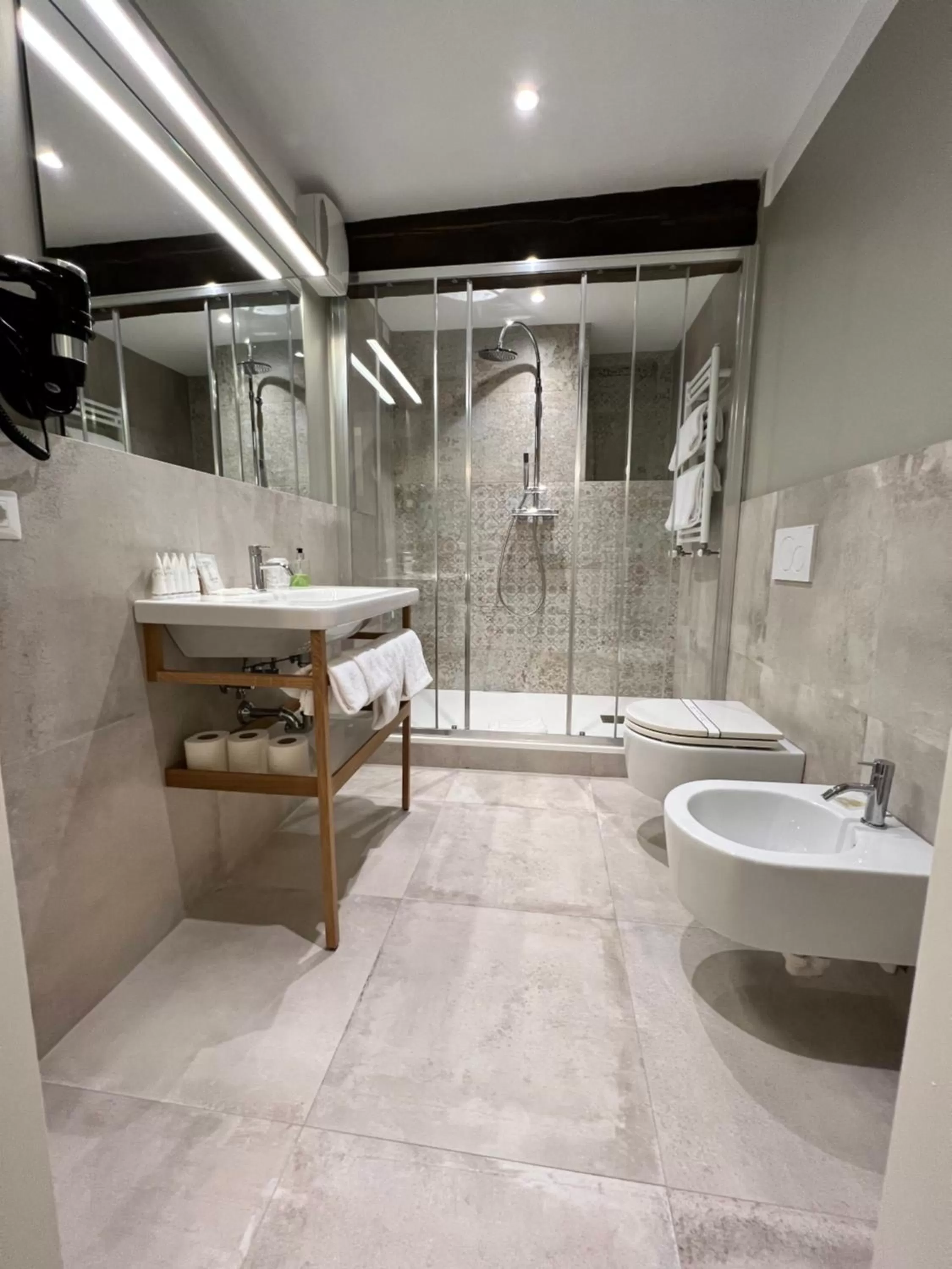 Bathroom in Borghese Palace Art Hotel