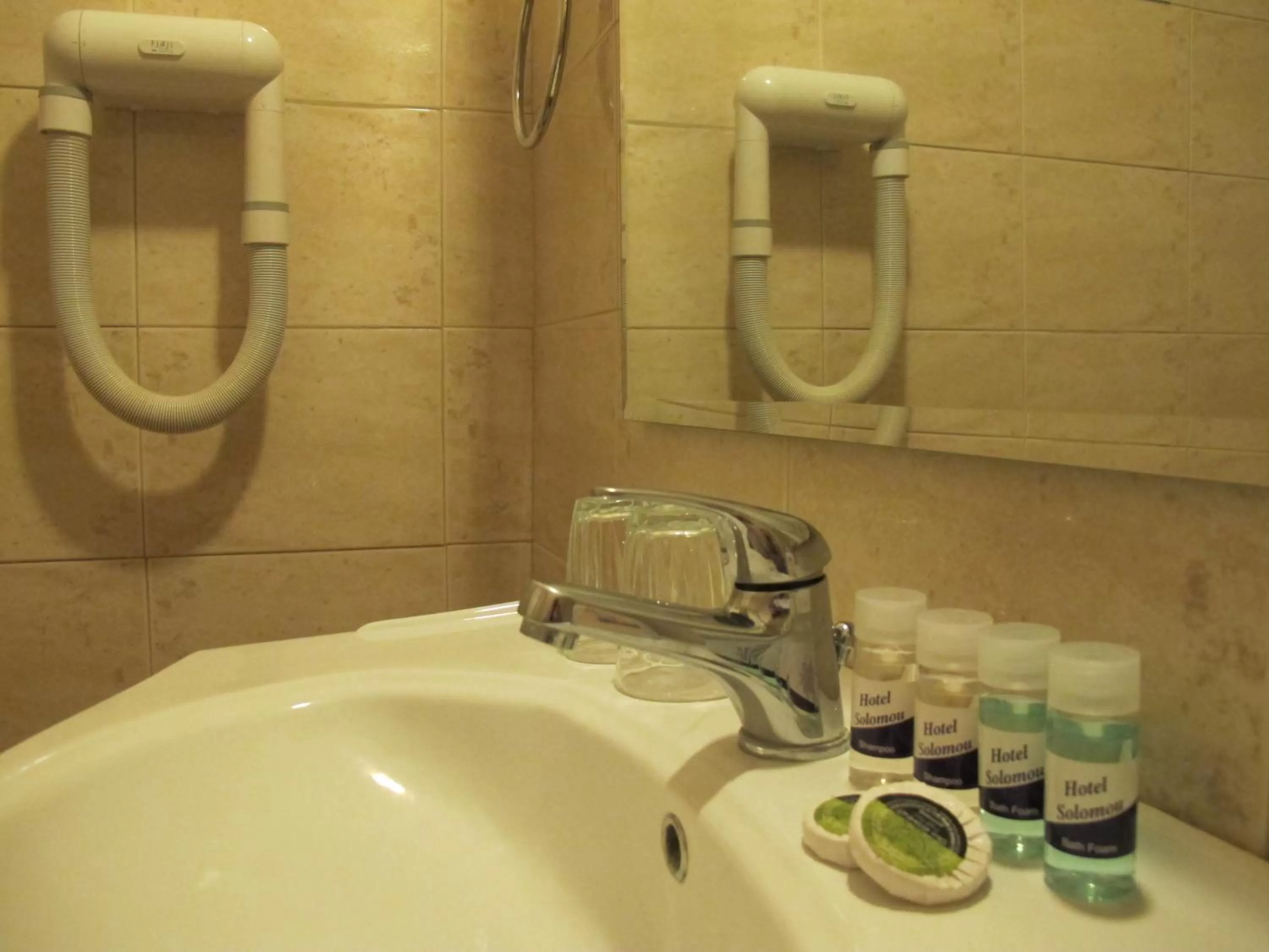 Bathroom in Hotel Solomou Athens