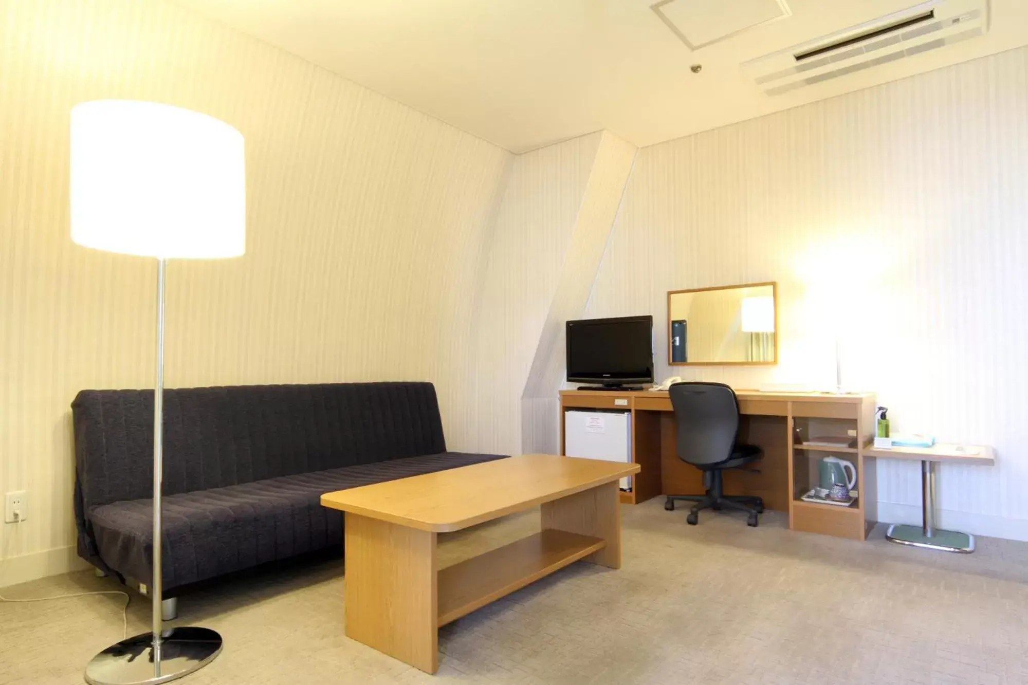 Seating Area in Hotel Hiroshima Sunplaza