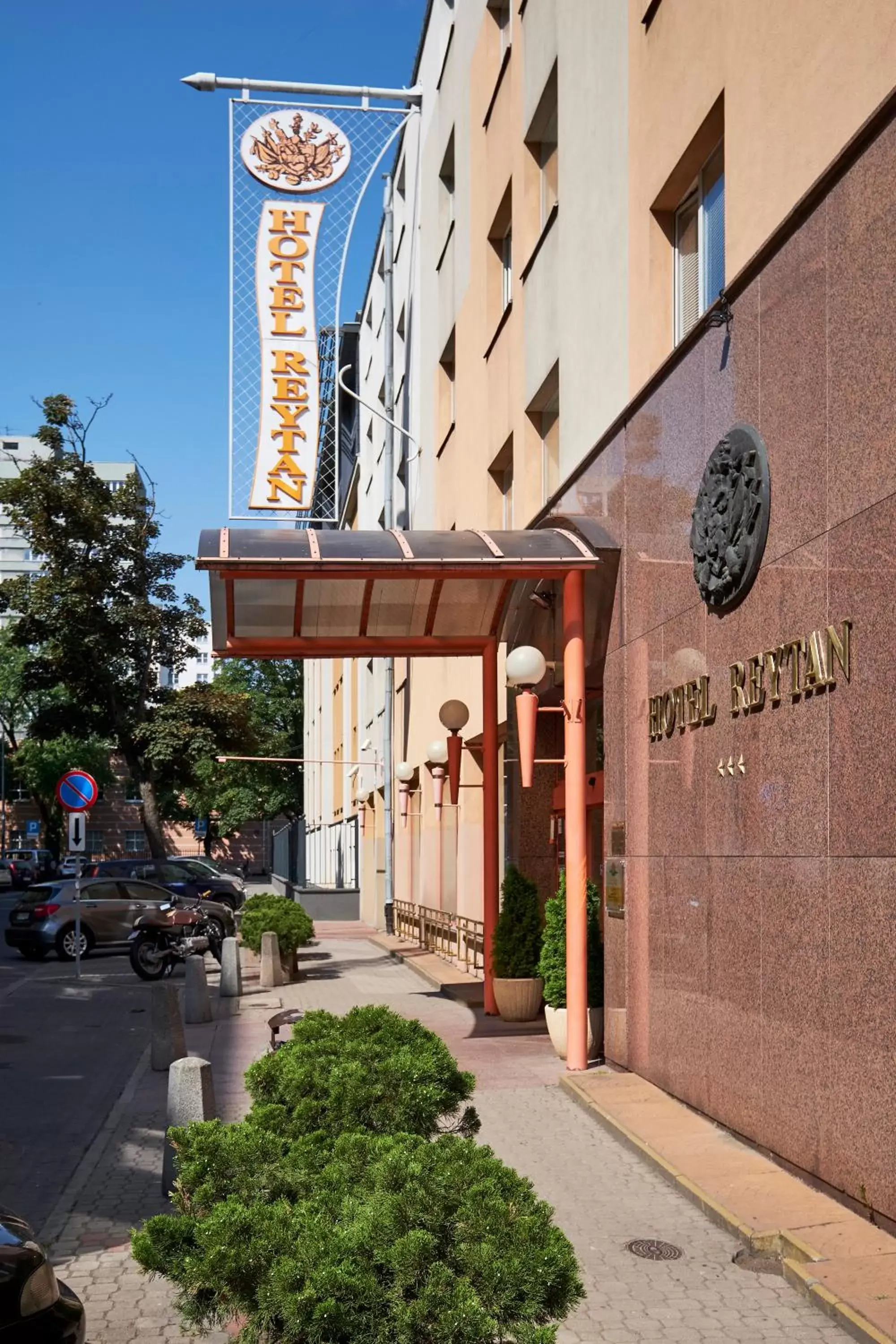 Facade/entrance, Property Logo/Sign in Hotel Reytan