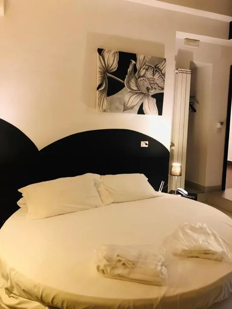Bed, Room Photo in Villa Michelangelo