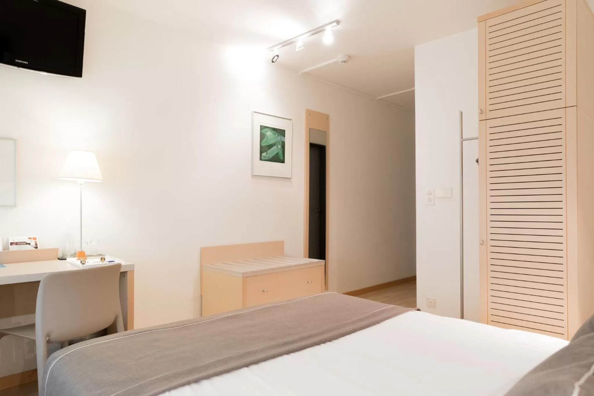 Photo of the whole room, Bed in Hôtel Des Arts