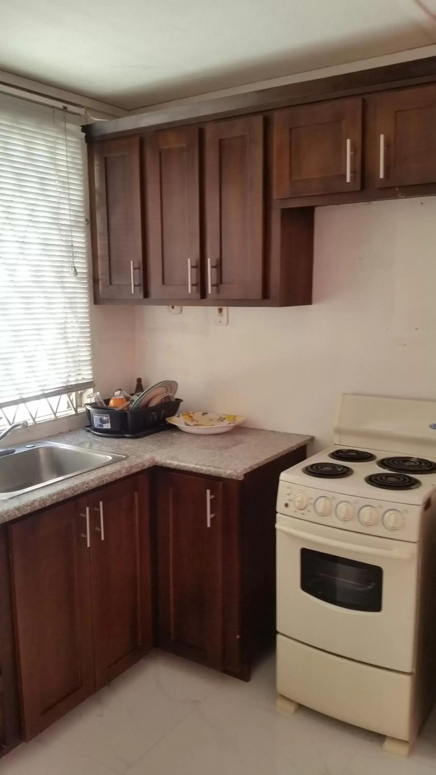 Kitchen or kitchenette, Kitchen/Kitchenette in Malia's New Kgn Apartment