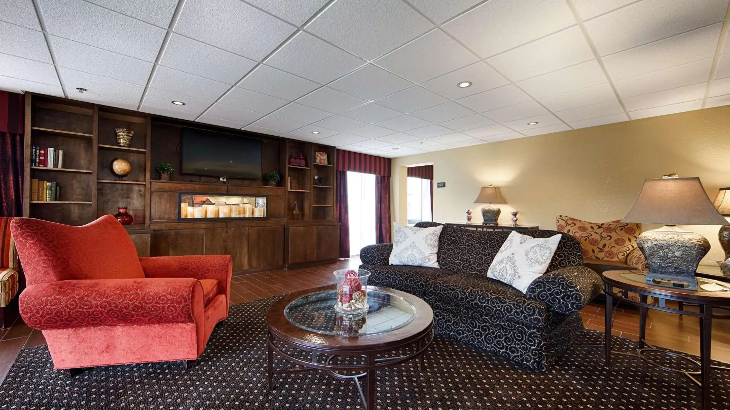 Lobby or reception, Seating Area in Best Western Plus Parkway Hotel