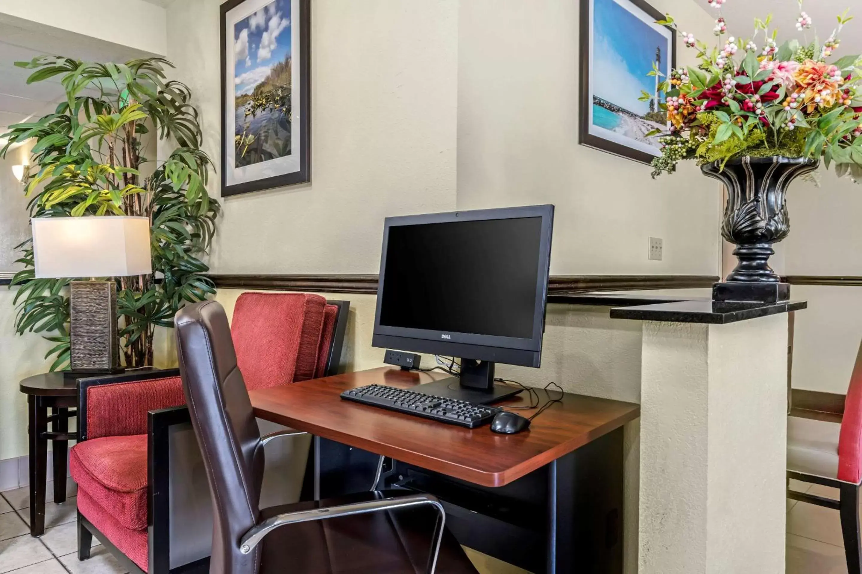 Business facilities, TV/Entertainment Center in Comfort Inn Kissimmee-Lake Buena Vista South