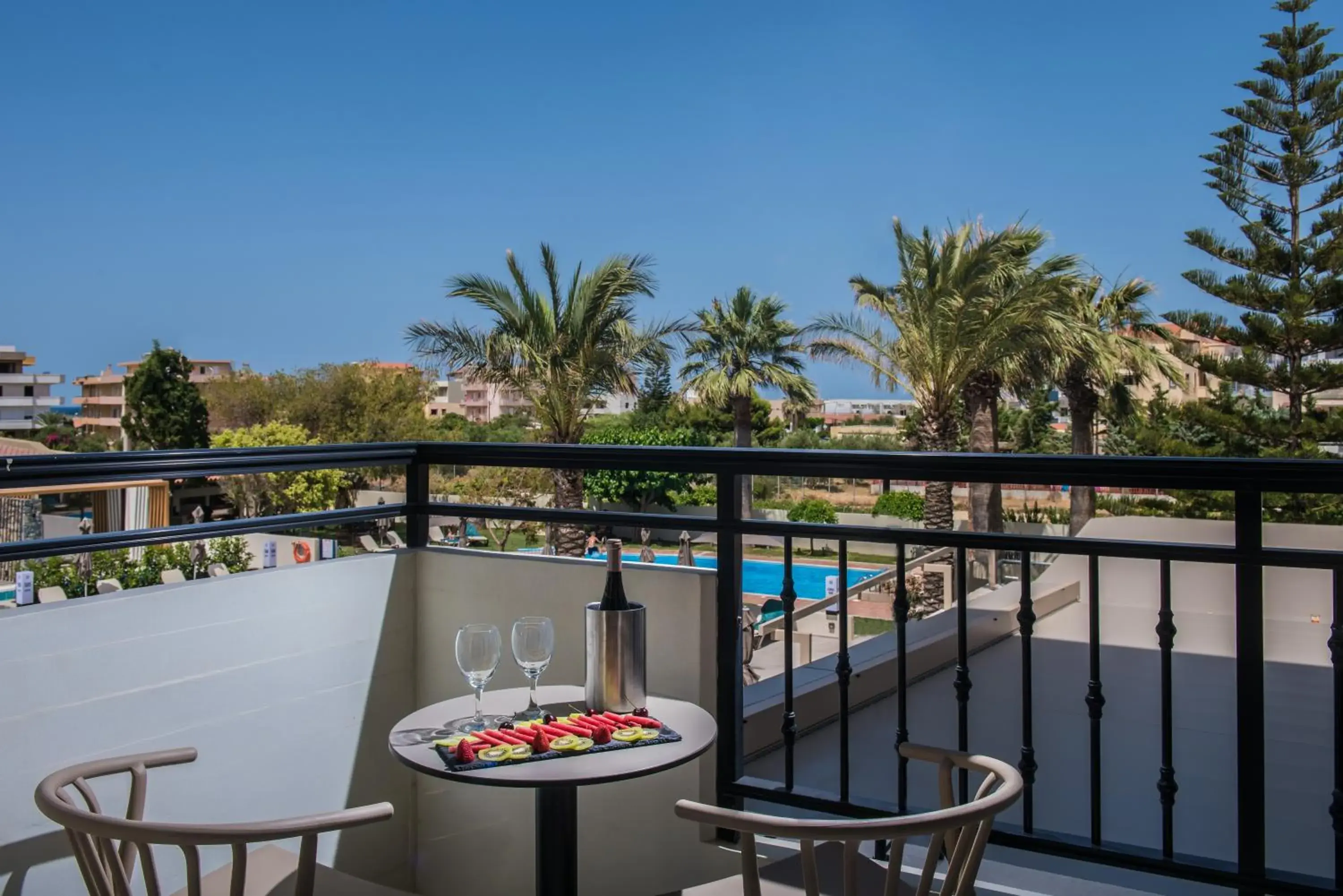 Petousis Hotel & Suites