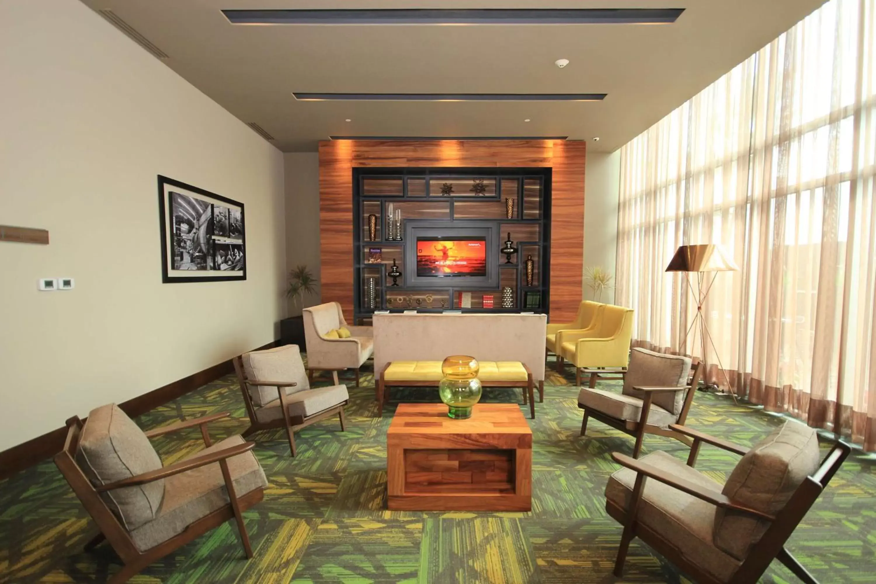 Lobby or reception, Lounge/Bar in Hampton Inn by Hilton Leon