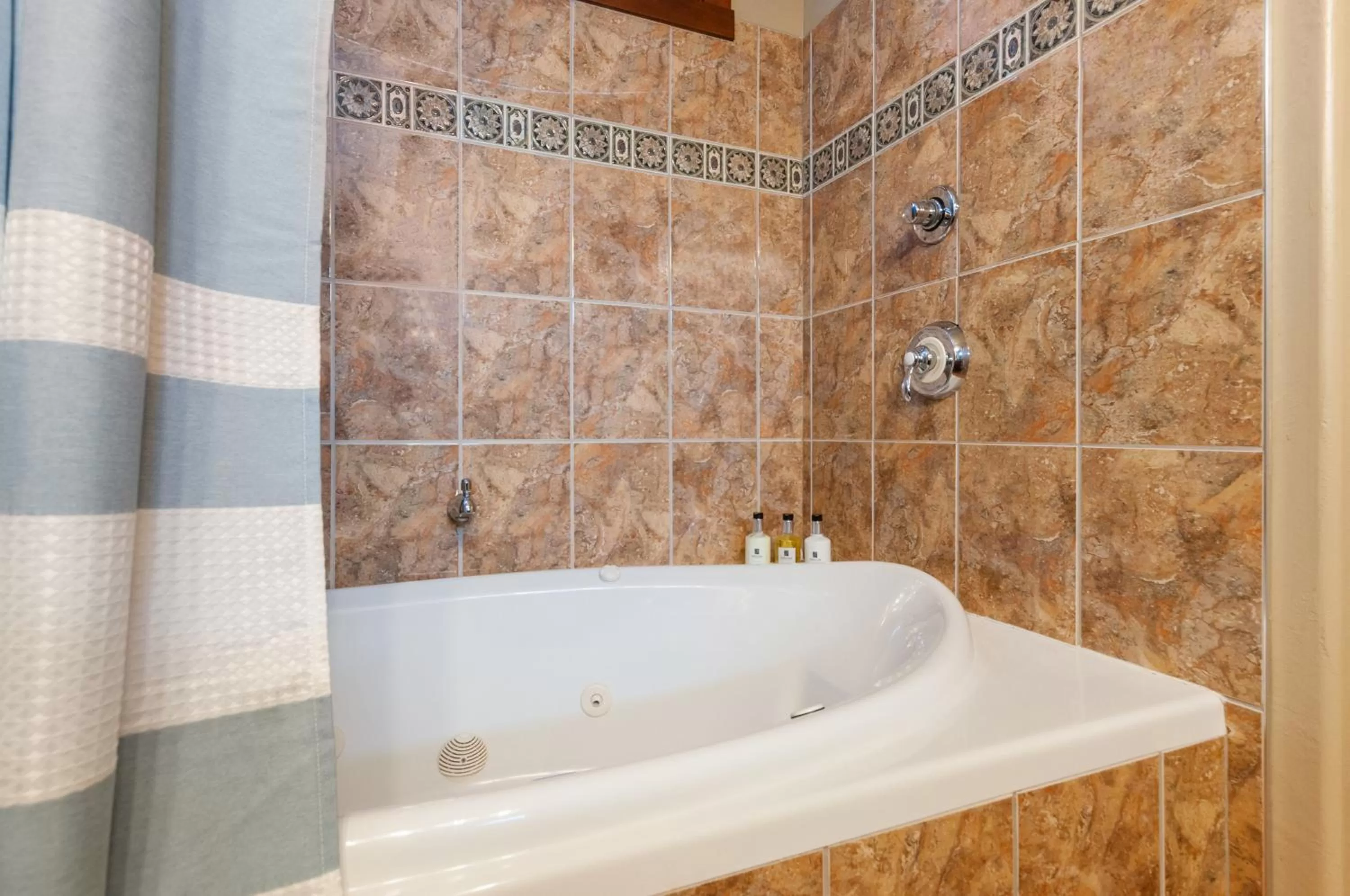 Shower in Casa Grande Inn & Suites