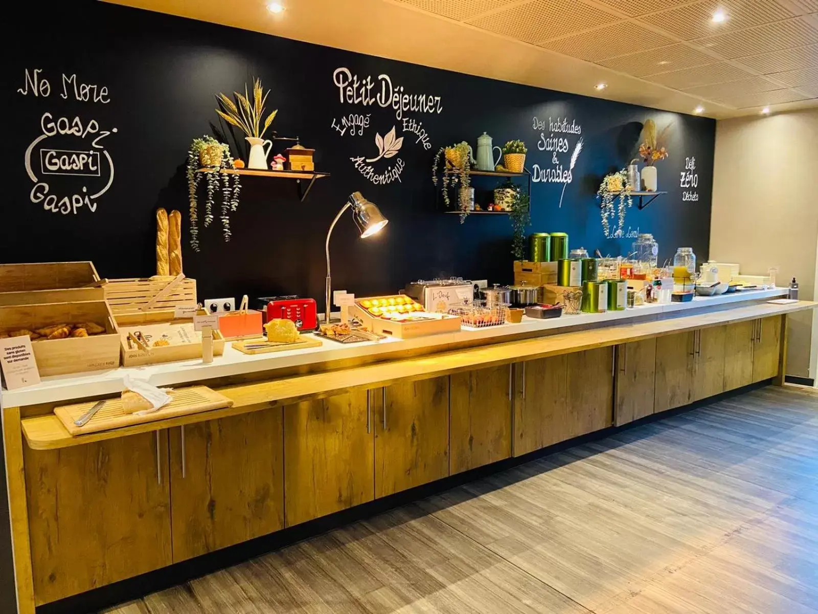 Restaurant/Places to Eat in ibis Valenciennes