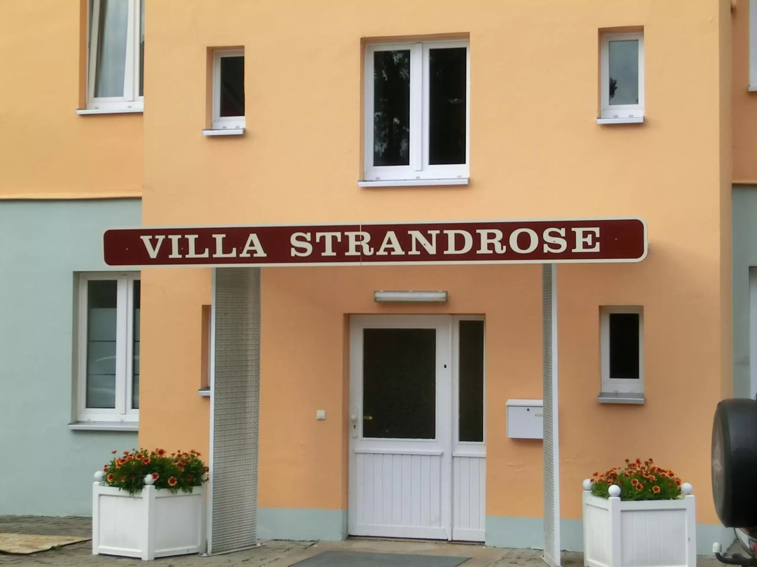 Facade/entrance in Hotel Villa Strandrose