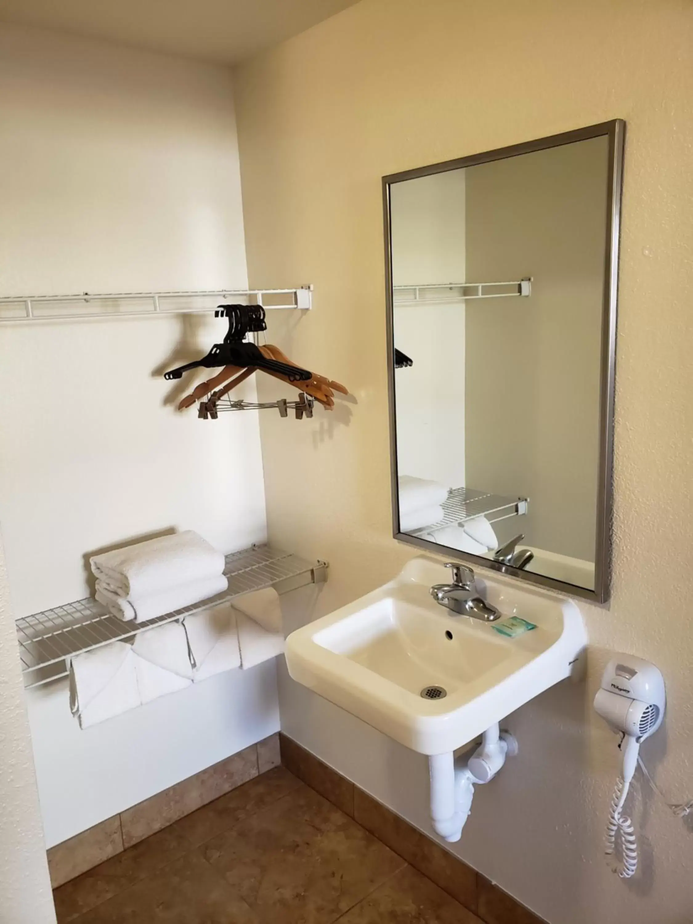 King Room - single occupancy - Disability Access -City View in Oceanfront Inn and Suites - Ormond King Room - single occupancy - Disability Access -City View in Oceanfront Inn and Suites - Ormond