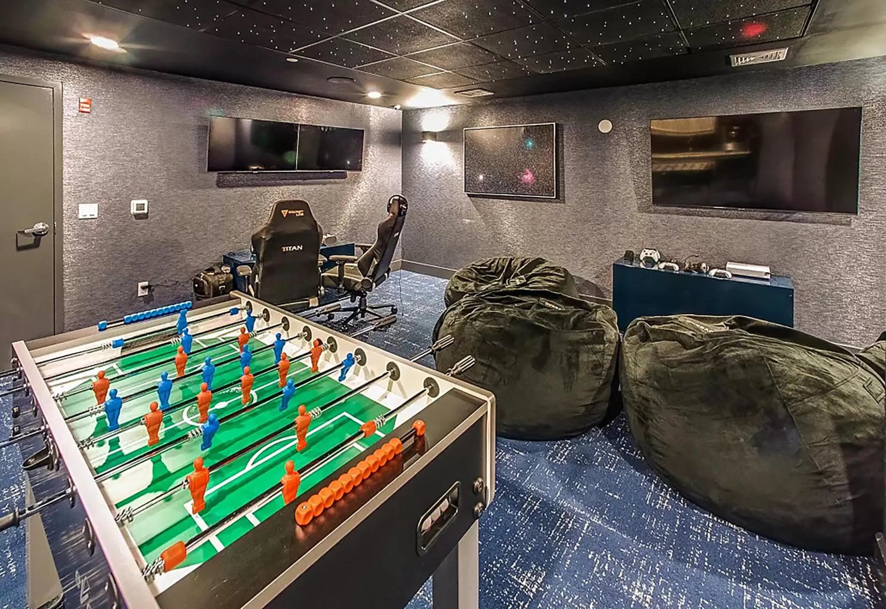 Game Room in Luxury Furnished Apartments by Hyatus Downtown at Yale