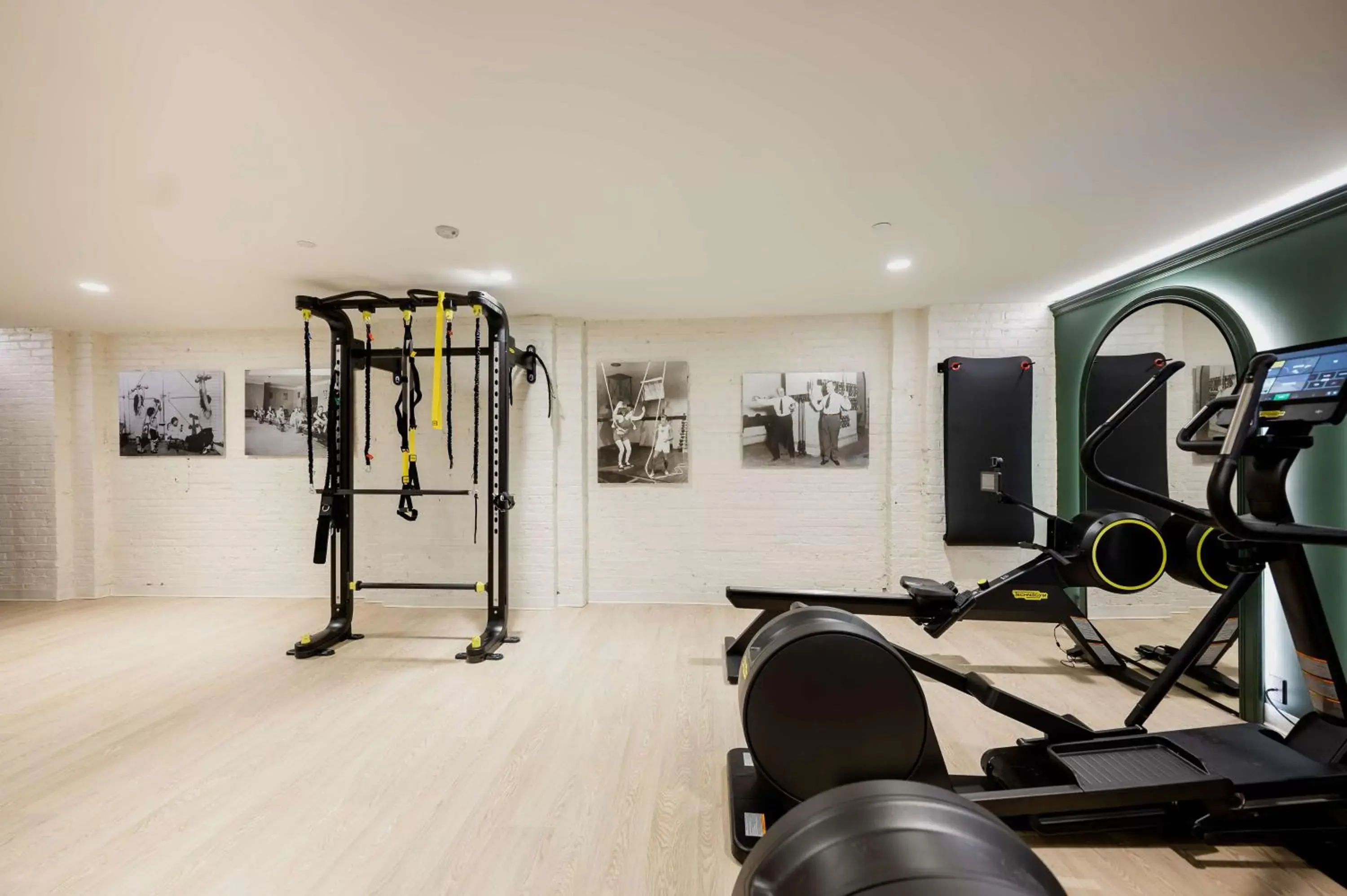 Fitness centre/facilities, Fitness Center/Facilities in Hotel Fort Des Moines, Curio Collection By Hilton