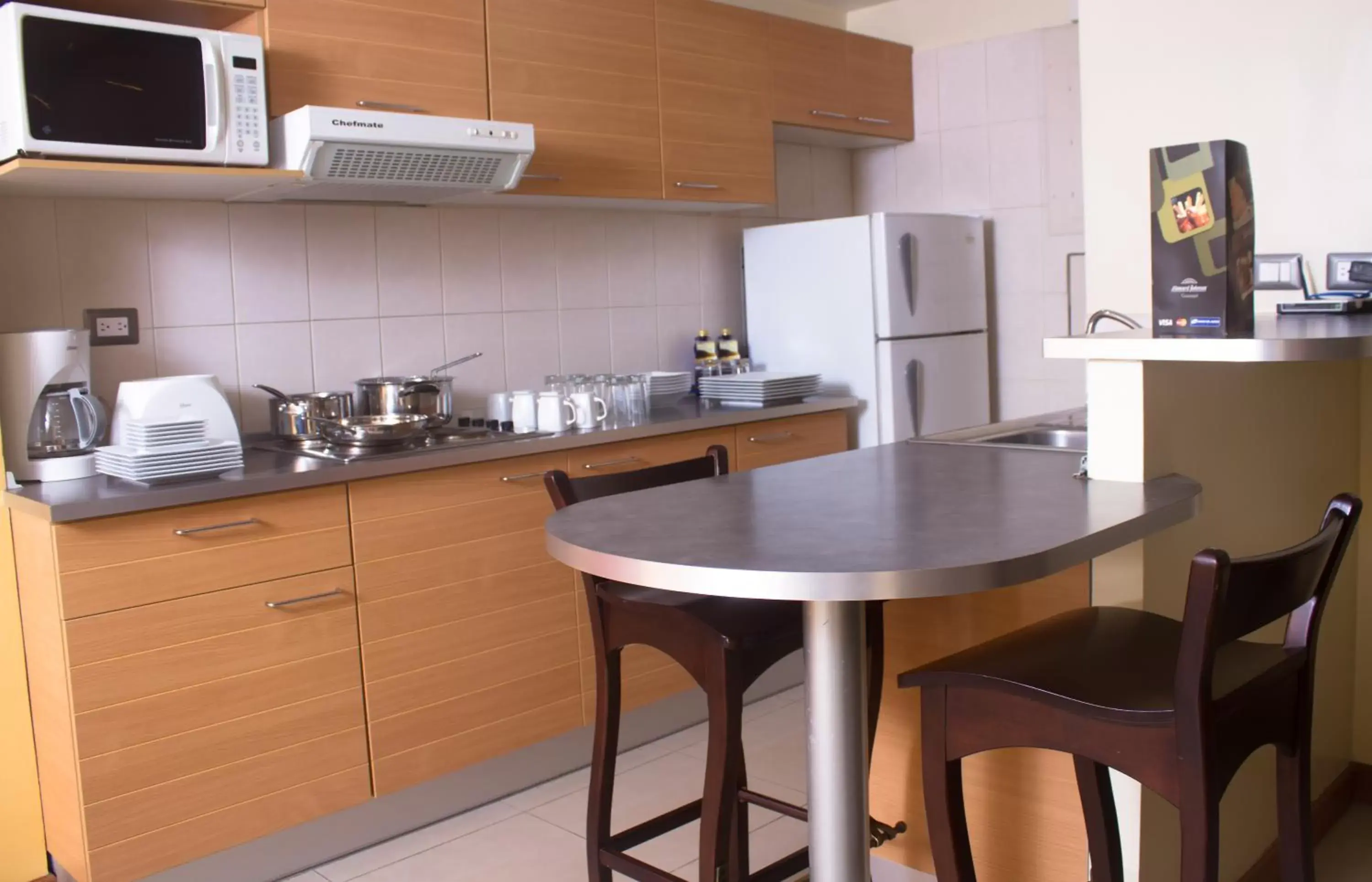 Kitchen or kitchenette, Kitchen/Kitchenette in Wyndham Garden Guayaquil