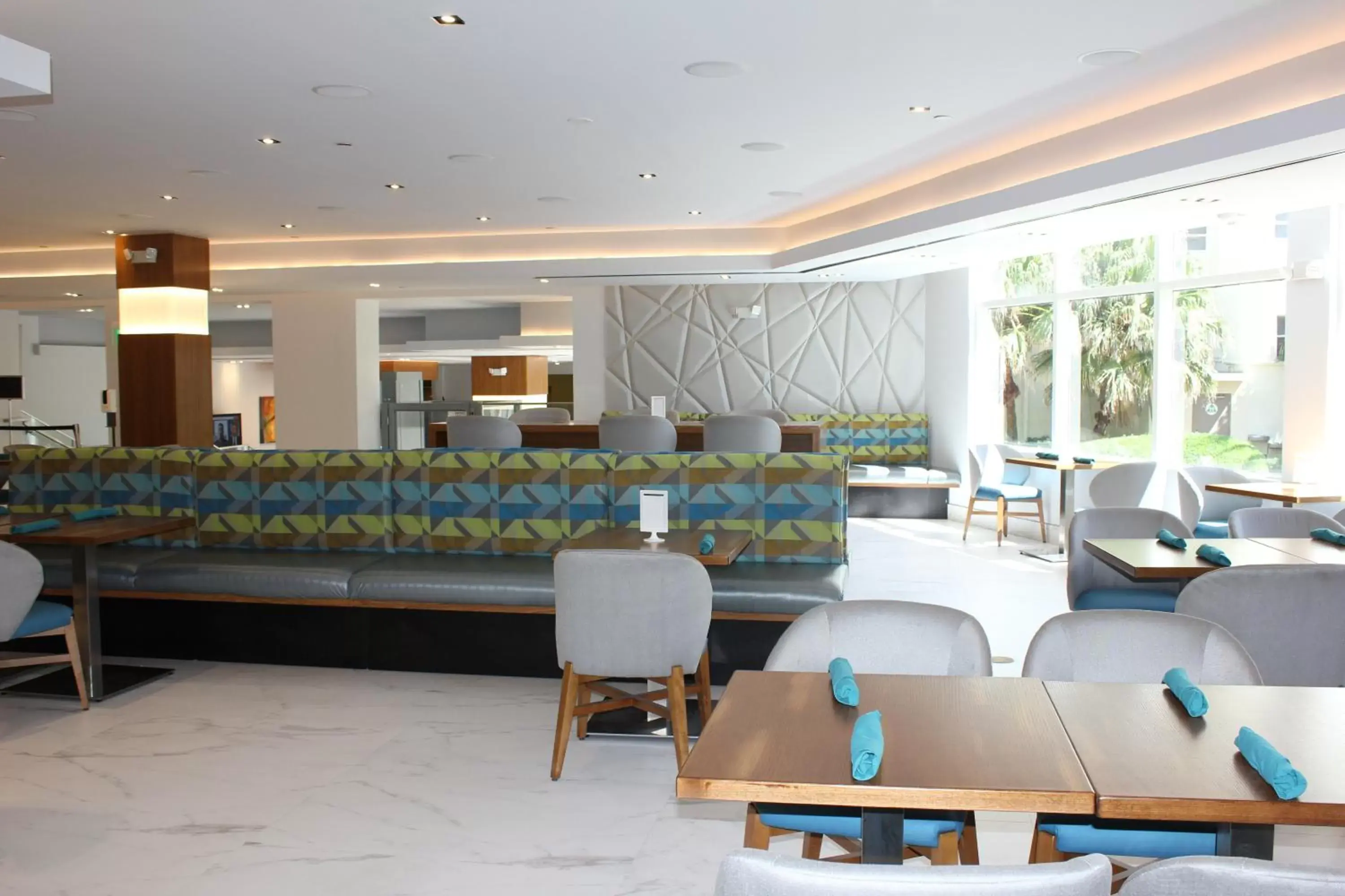 Breakfast in Holiday Inn Miami Beach-Oceanfront, an IHG Hotel
