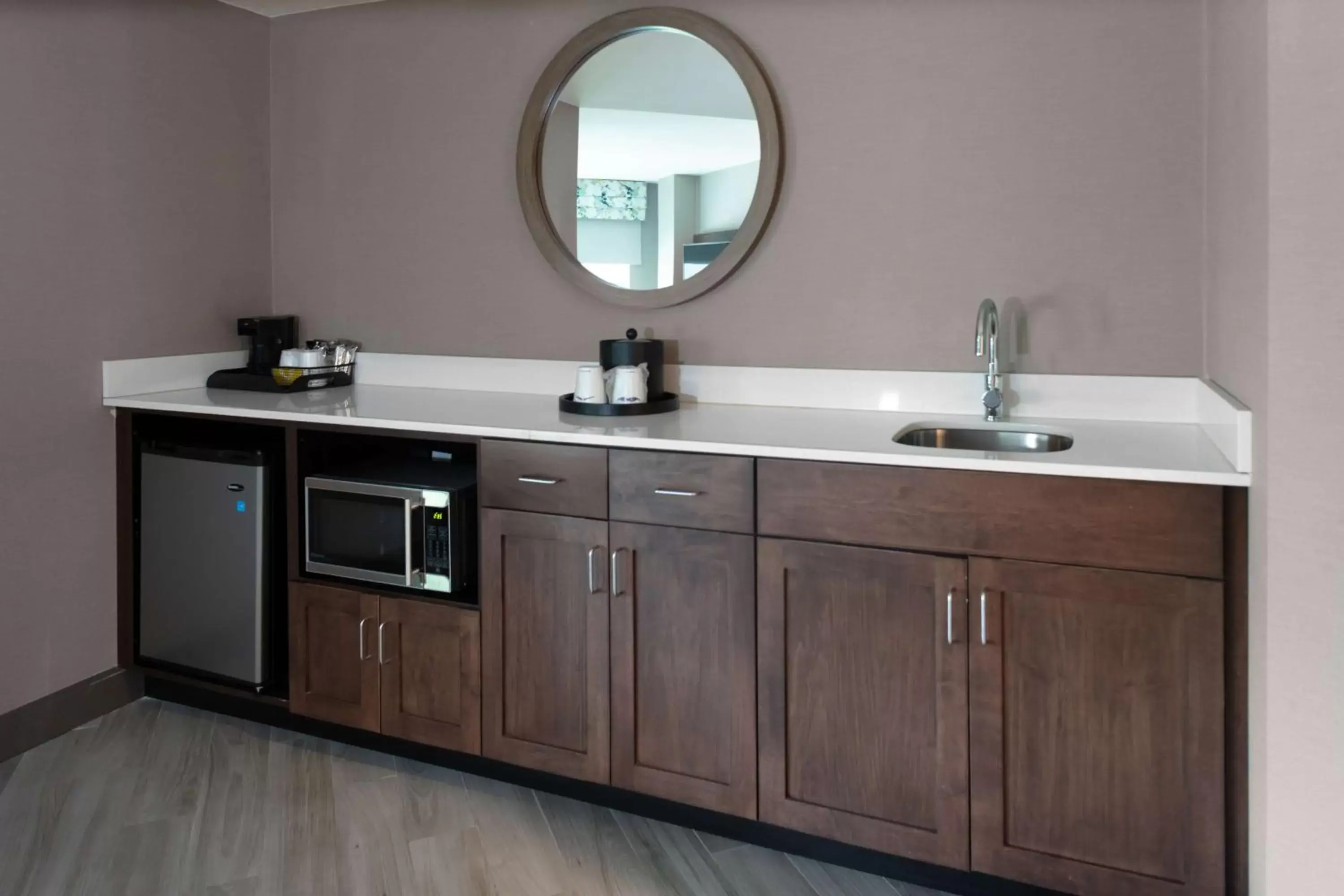 Photo of the whole room, Bathroom in Hampton Inn & Suites Arlington Crystal City DCA