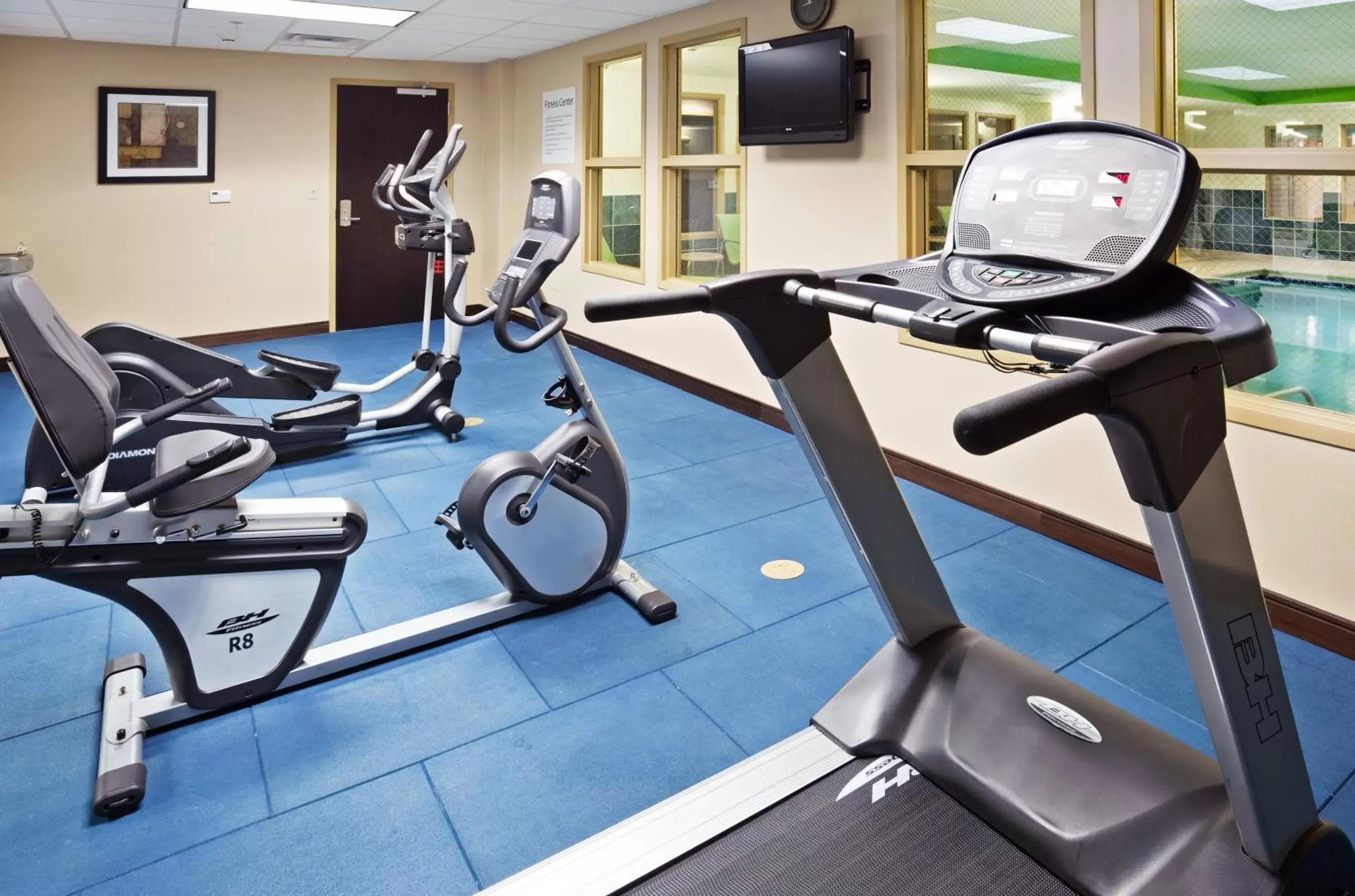 Fitness centre/facilities, Fitness Center/Facilities in Holiday Inn Express Hotel & Suites Newport South, an IHG Hotel