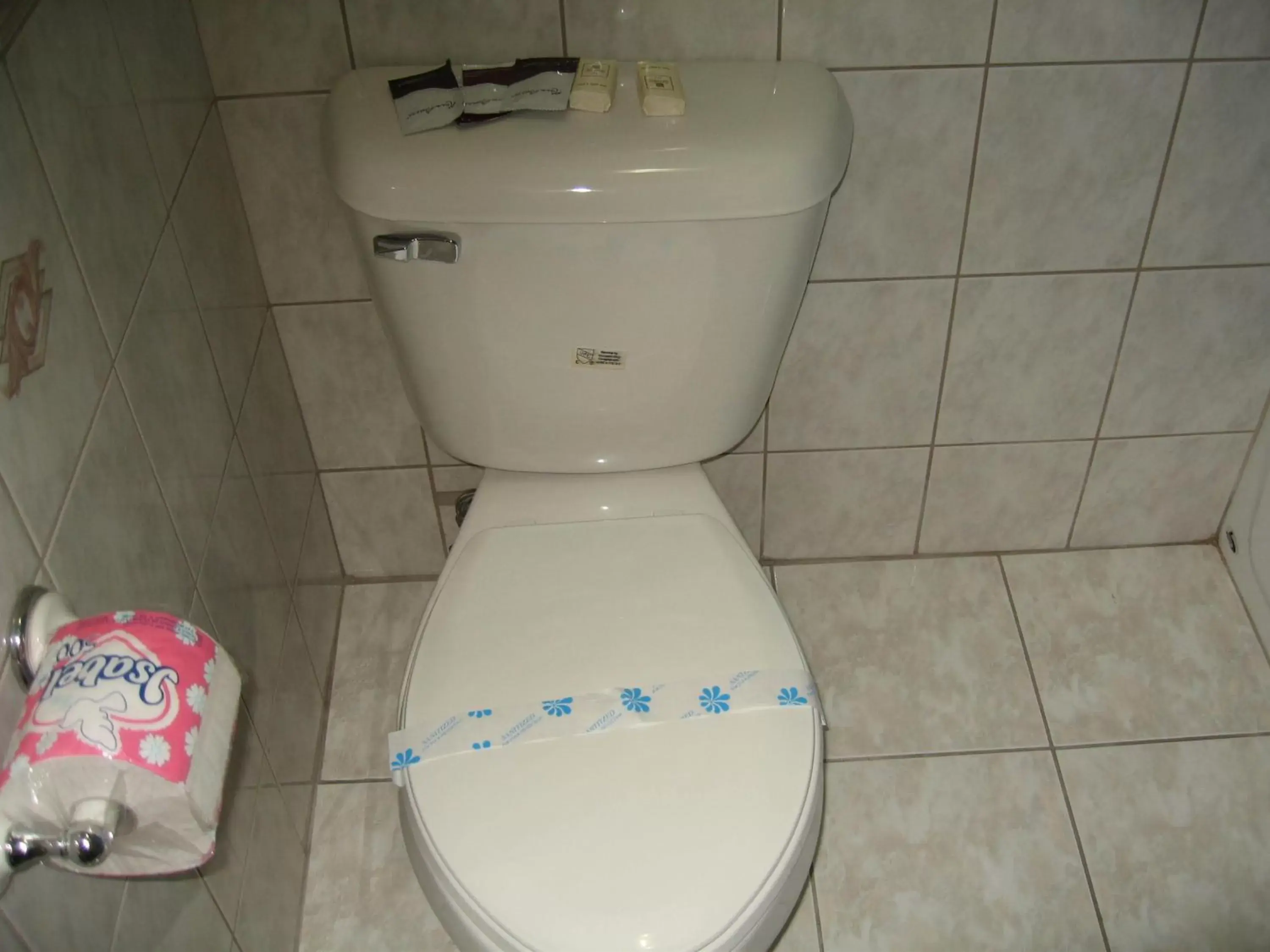 Toilet in Royal Inn Motel Long Beach Toilet in Royal Inn Motel Long Beach