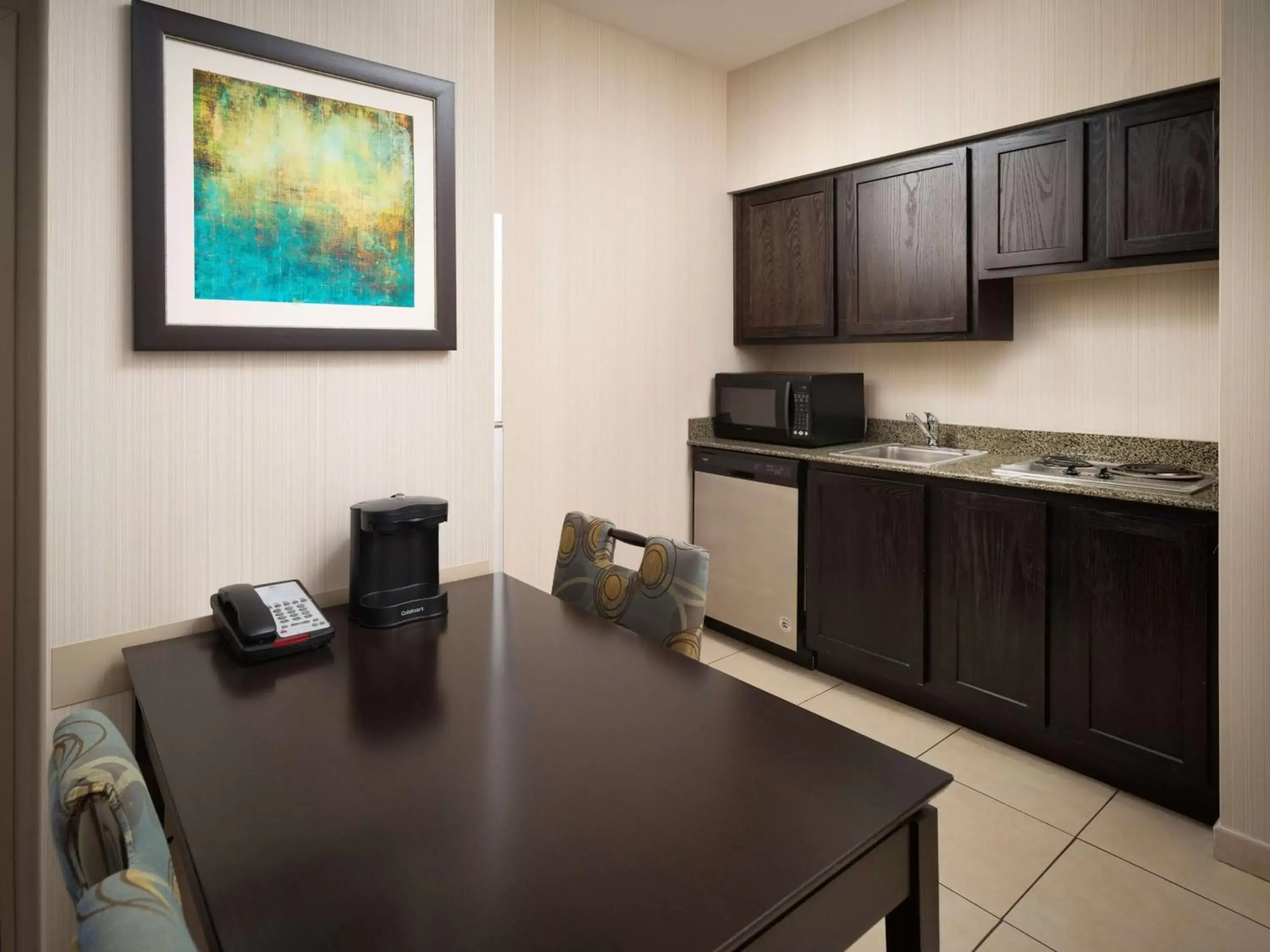 Bedroom, Kitchen/Kitchenette in Homewood Suites by Hilton Atlanta NW/Kennesaw-Town Center