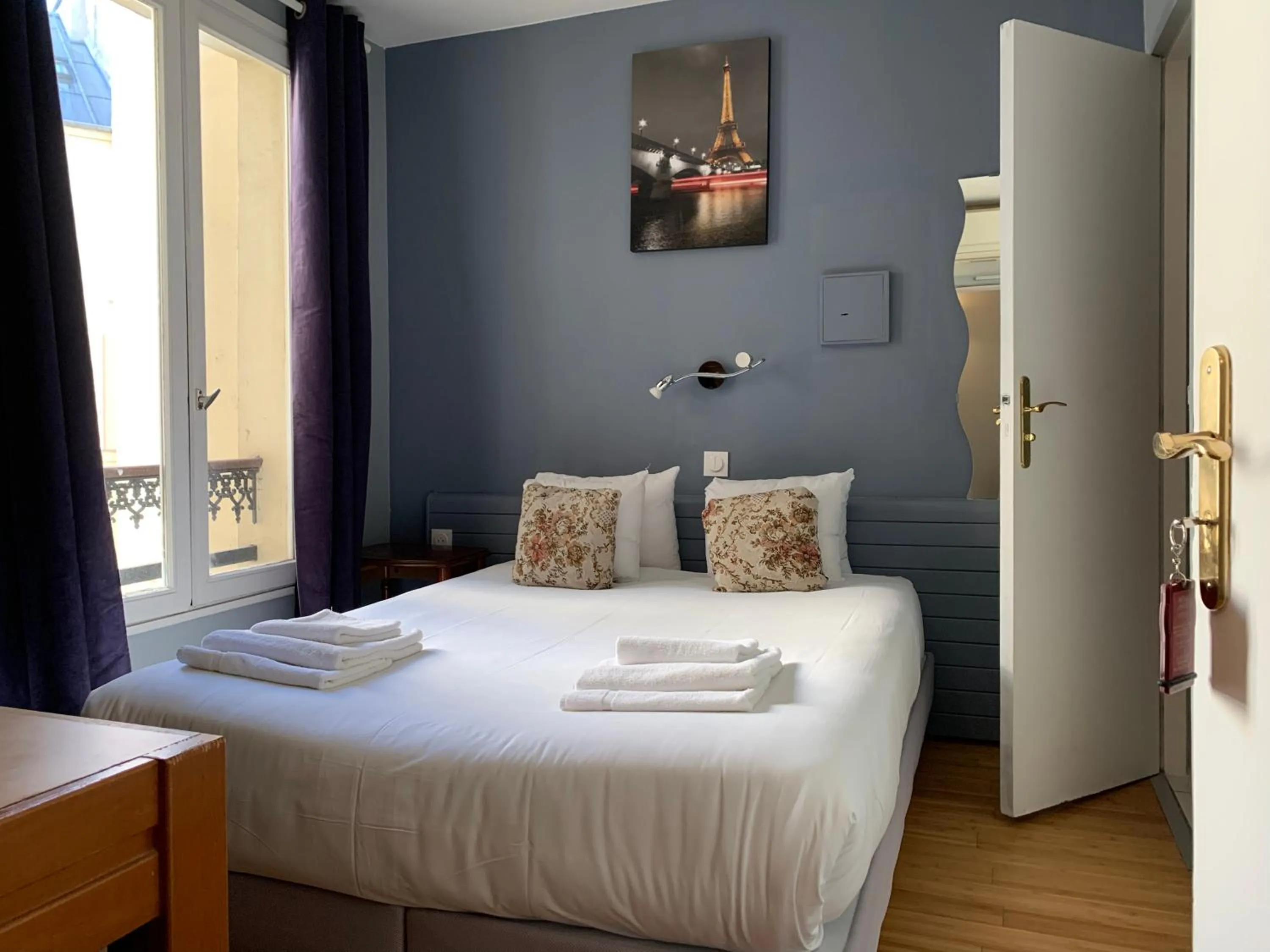 Bed in Hôtel Apollo Opéra