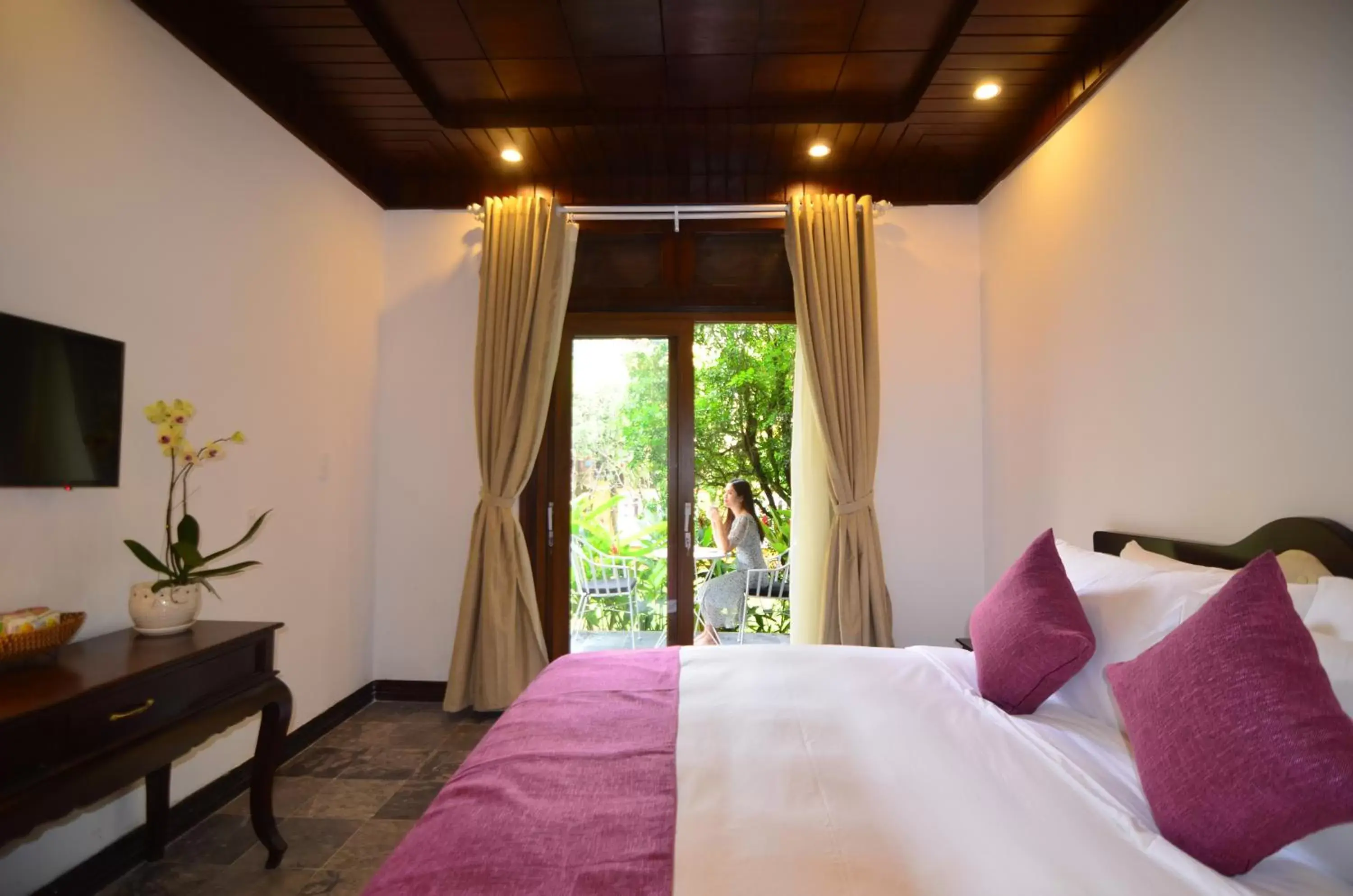 Garden view, Bed in Hoian Central Hotel