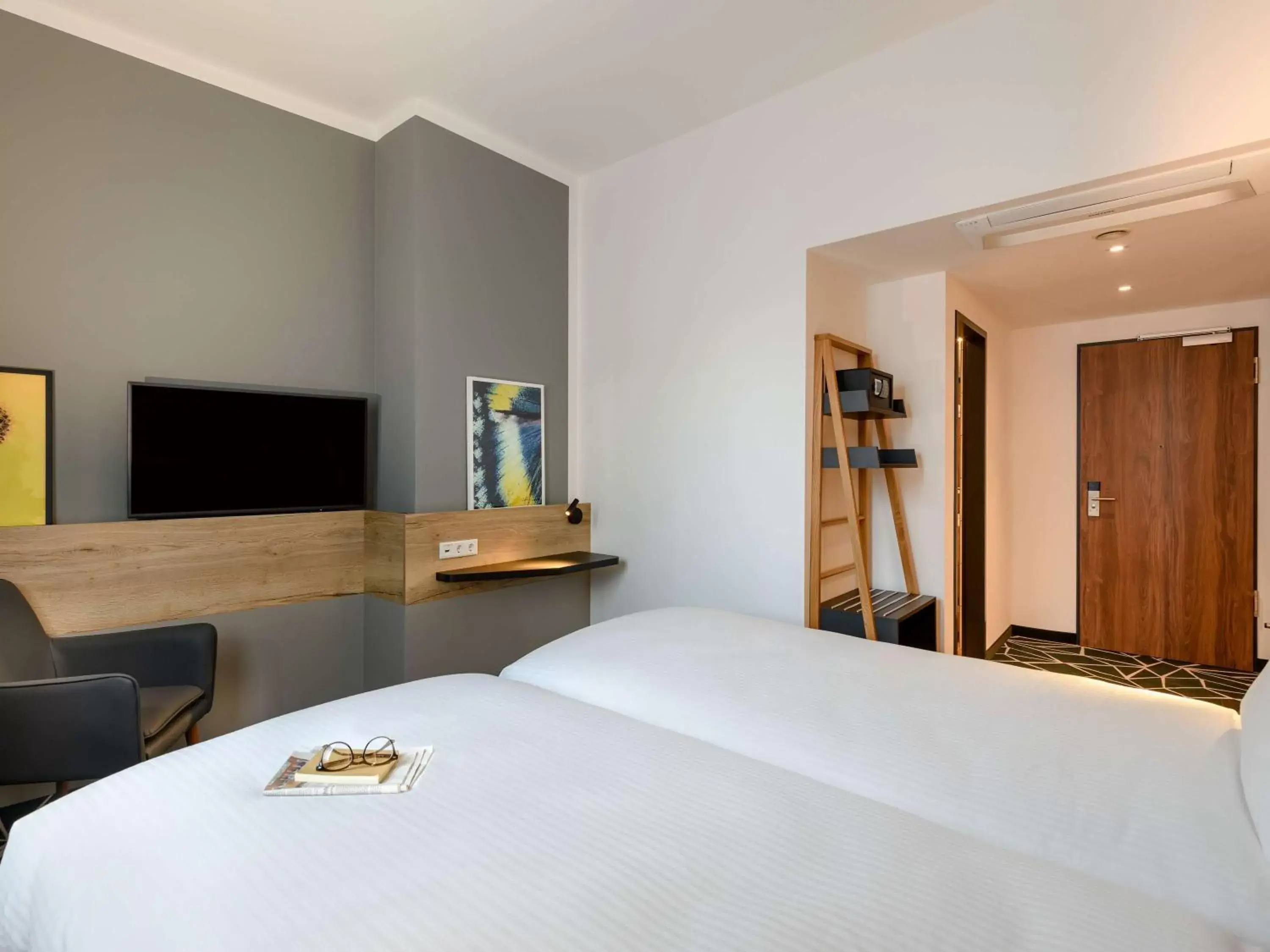 Bedroom, Bed in ibis Styles Aschaffenburg