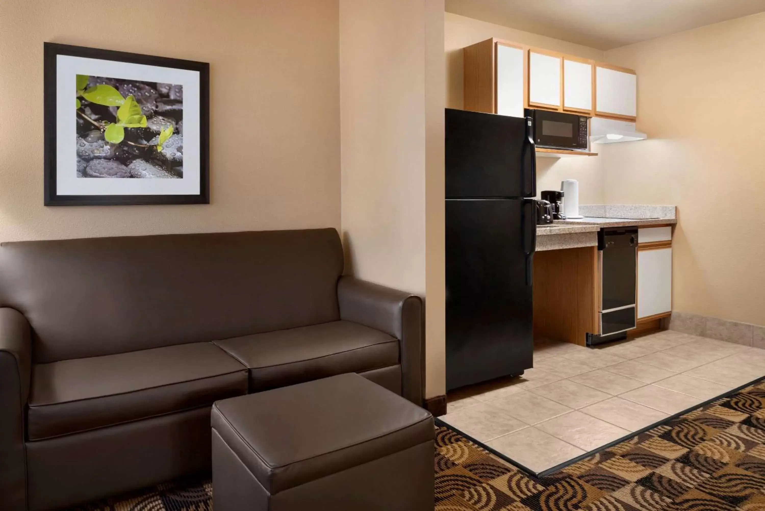 Photo of the whole room, Seating Area in Hawthorn Suites By Wyndham Oak Creek/Milwaukee Airport