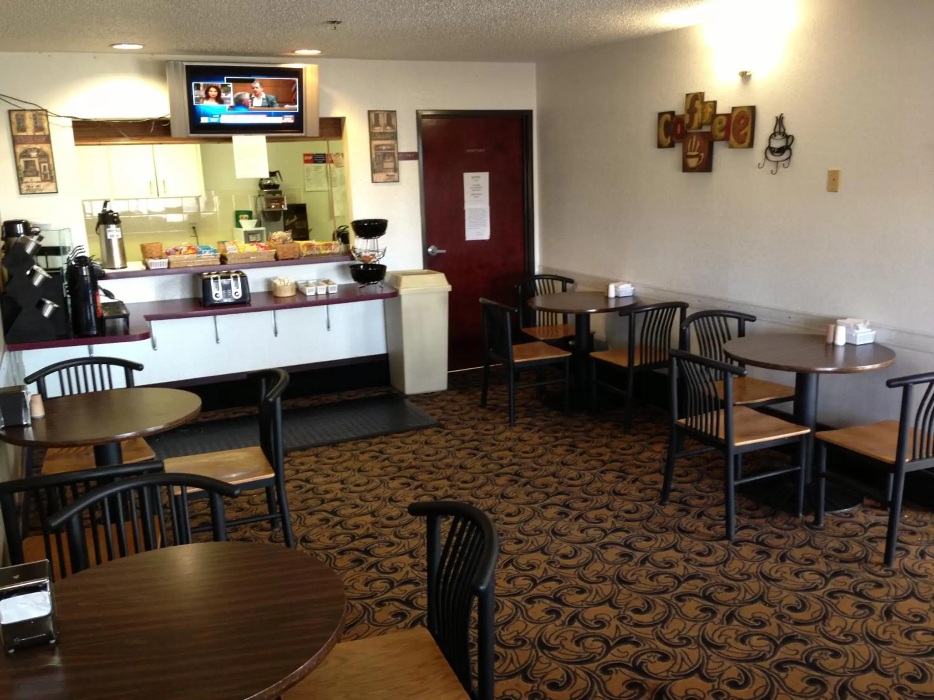 Restaurant/Places to Eat in Brentwood Inn & Suites