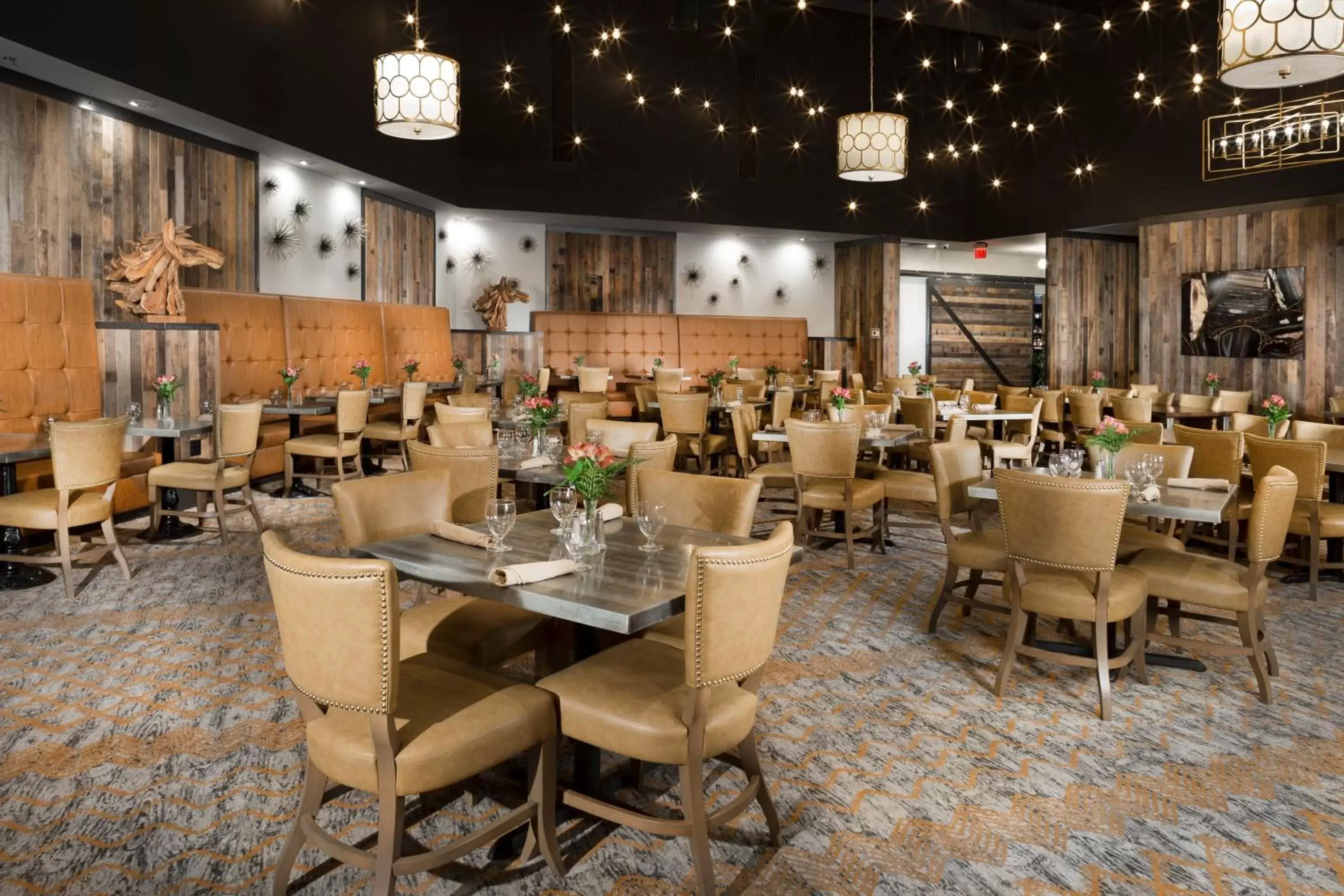 Restaurant/Places to Eat in Crowne Plaza Resort Asheville, an IHG Hotel