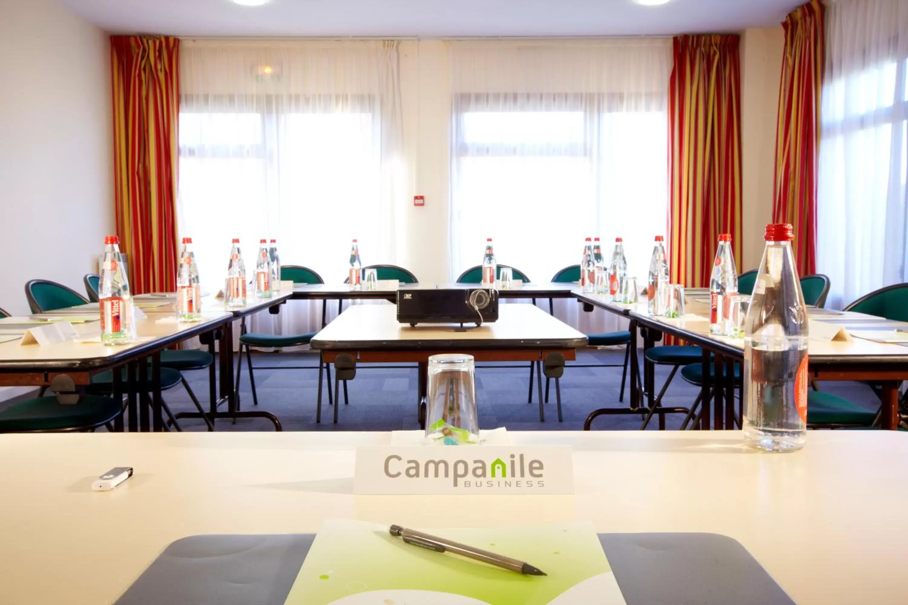 Business facilities, Restaurant/Places to Eat in Campanile Nîmes Centre Mas-Carbonnel
