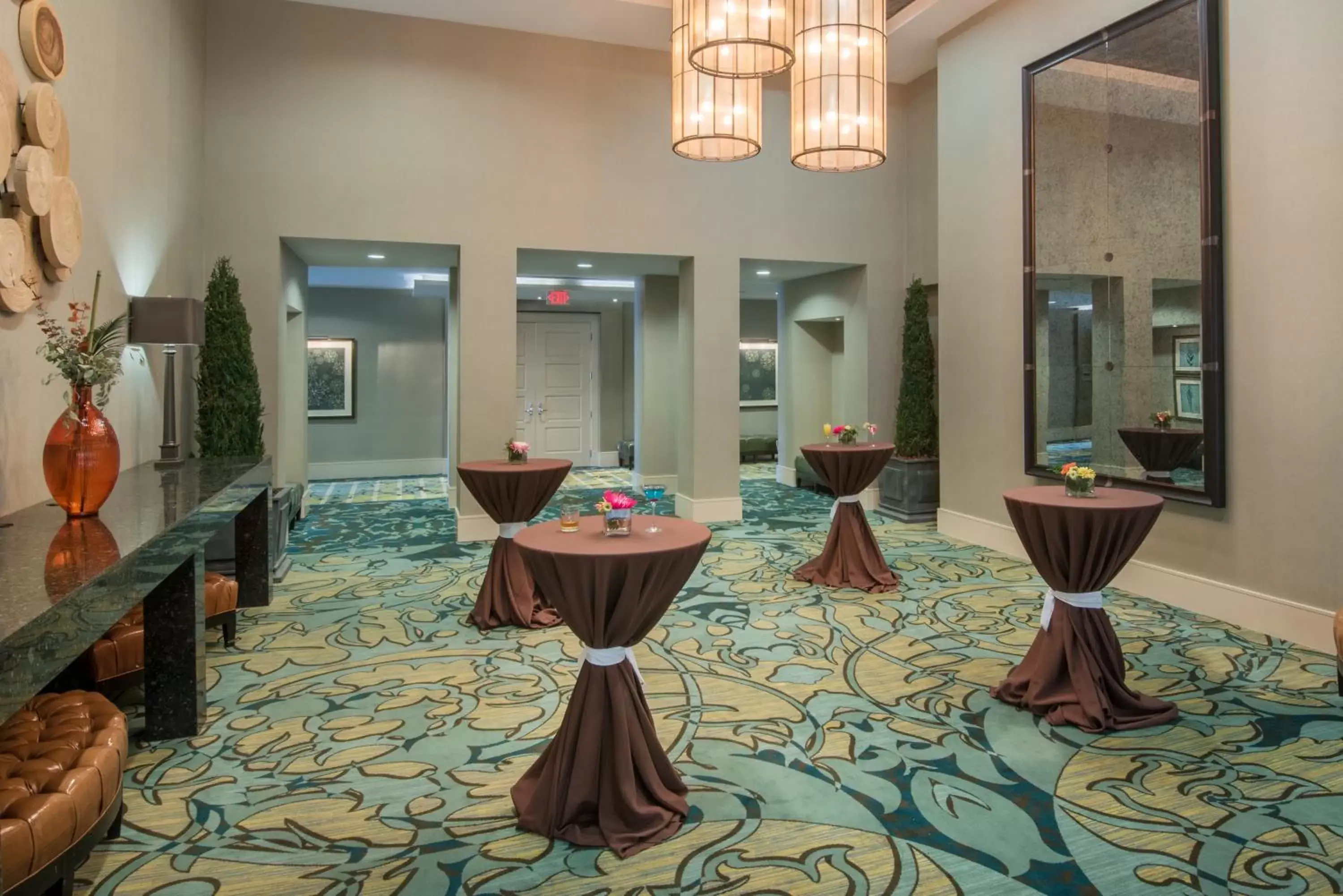 Meeting/conference room, Restaurant/Places to Eat in Crowne Plaza Charleston, an IHG Hotel