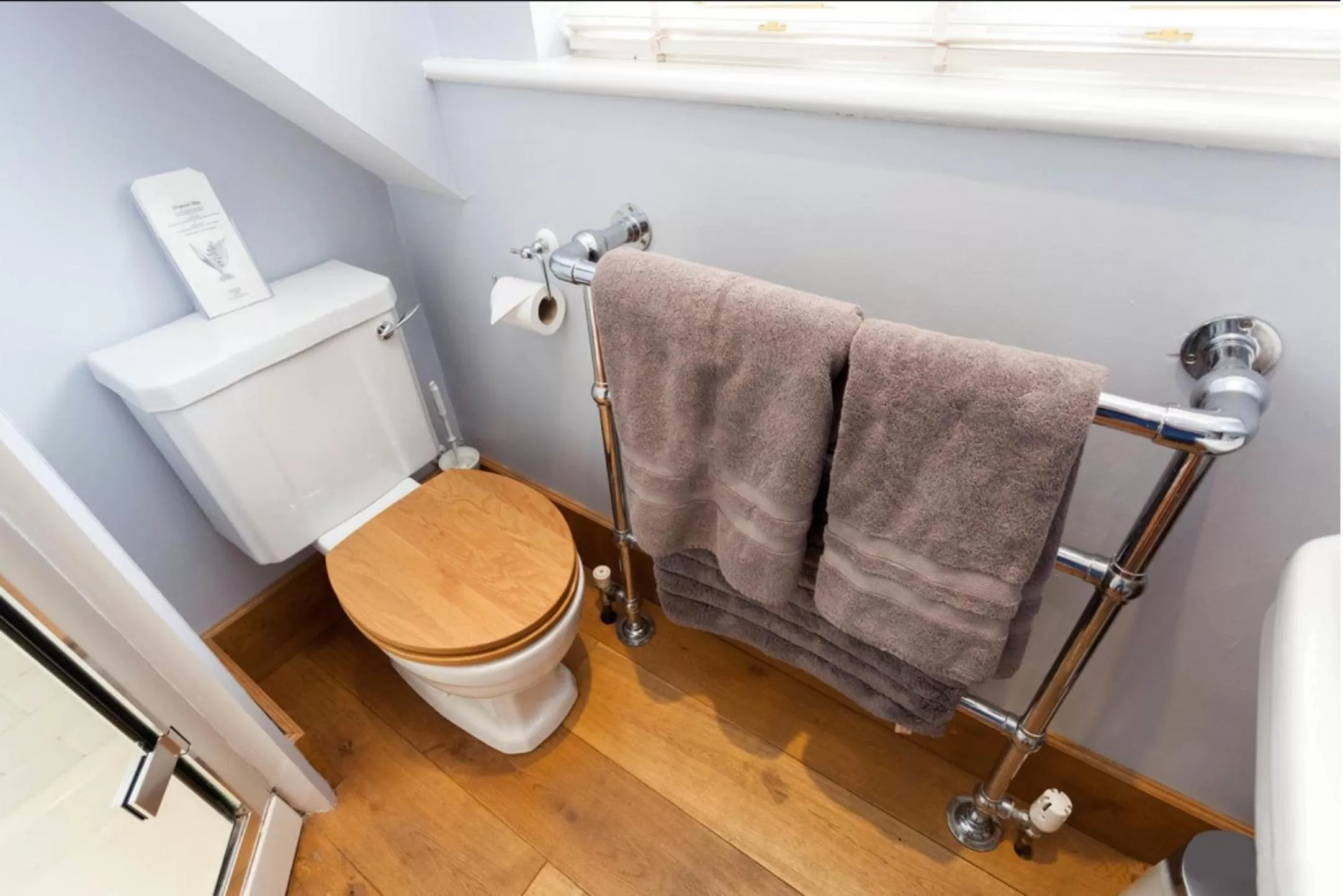 Bathroom in Hanger Down House Bed and Breakfast