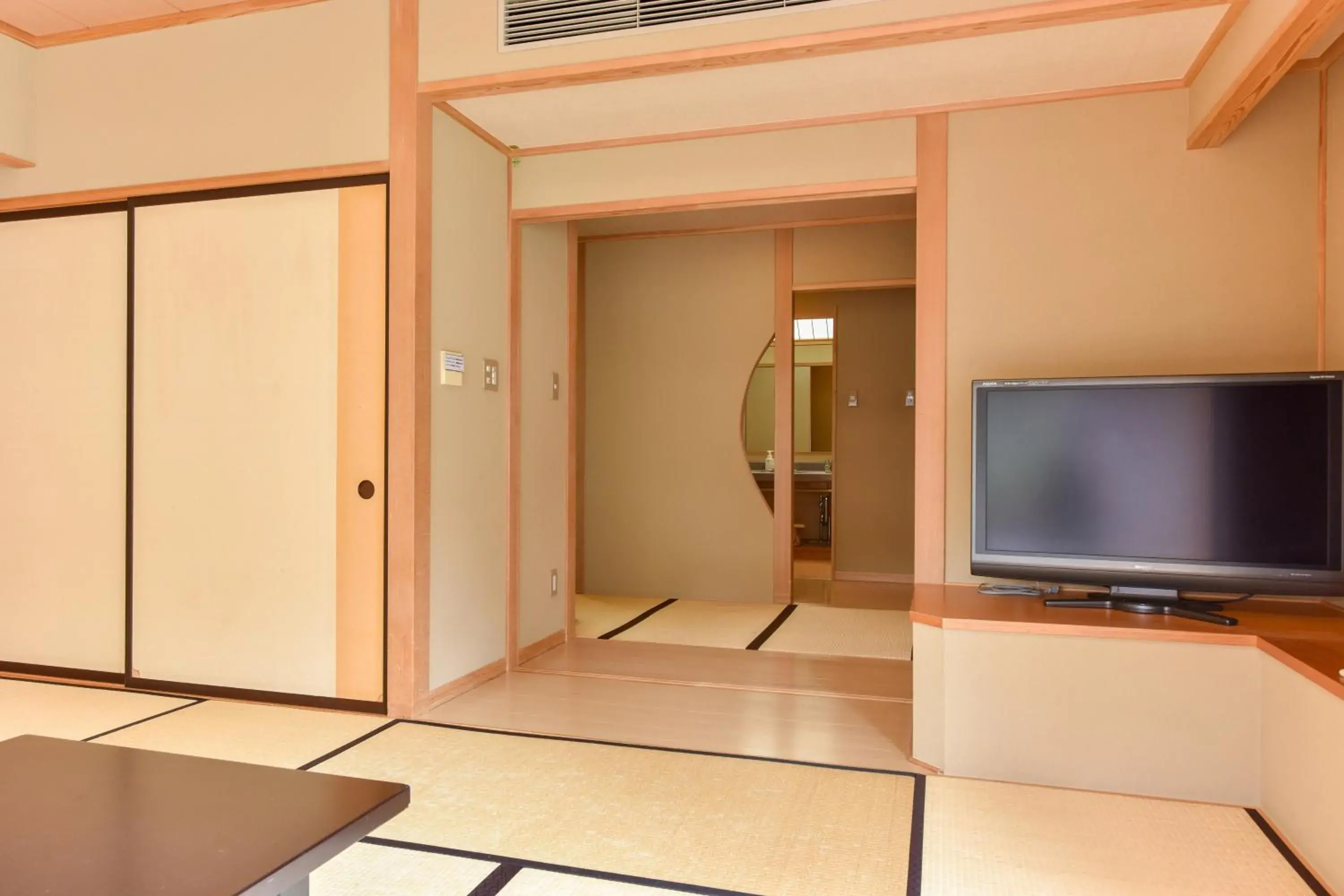 Photo of the whole room, TV/Entertainment Center in Fujiya Ryokan