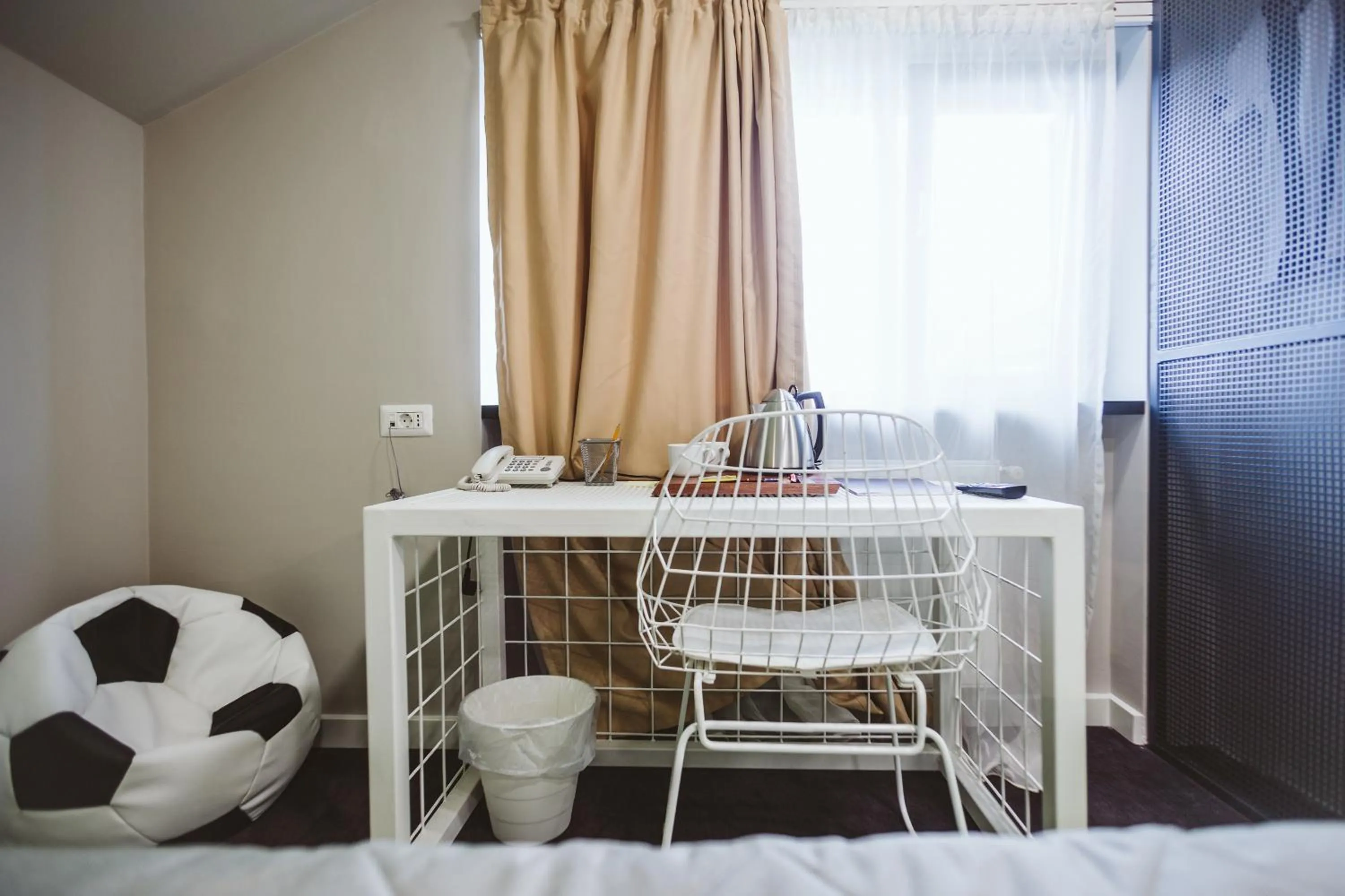 Photo of the whole room in Lol et Lola Hotel