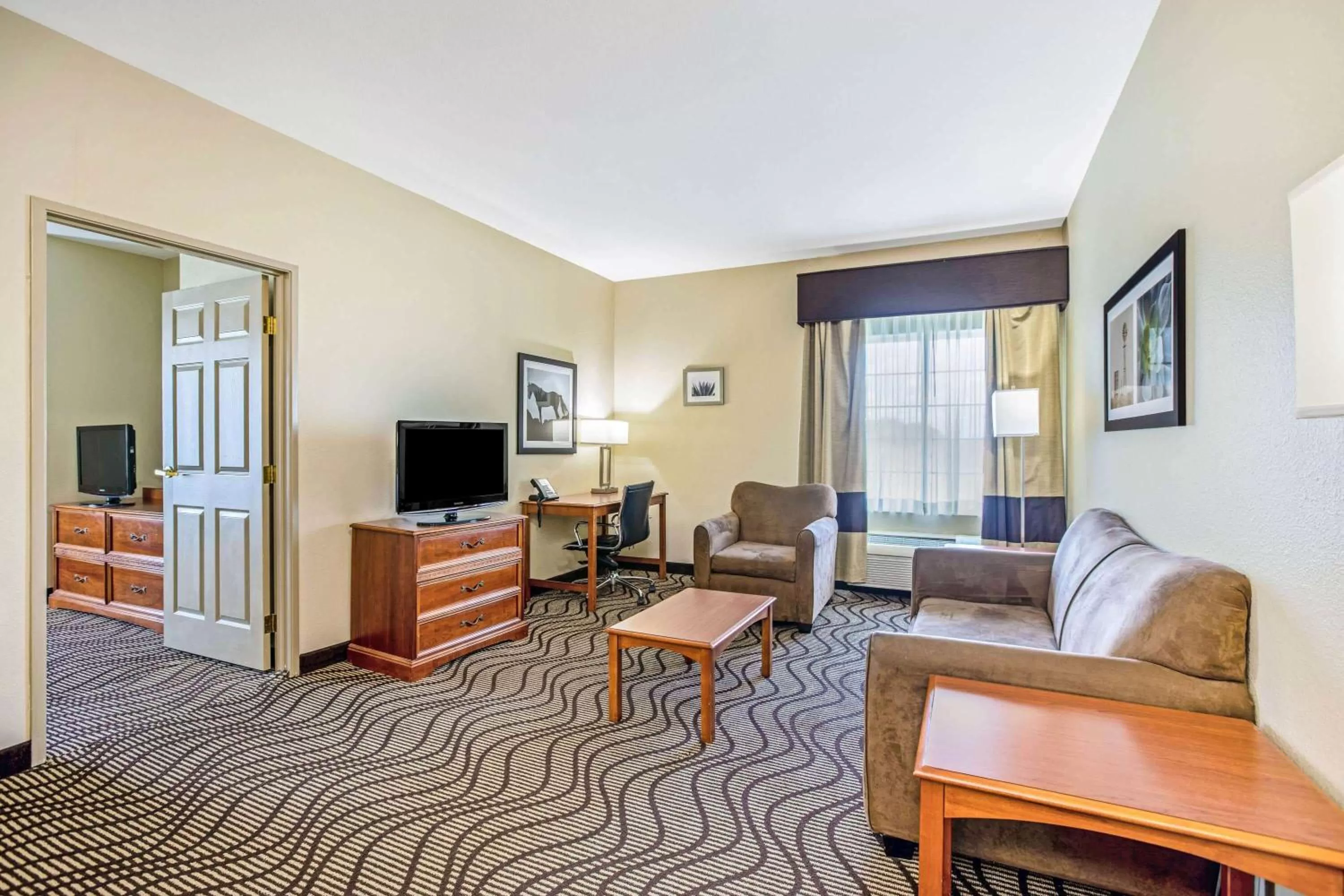 Photo of the whole room in La Quinta by Wyndham Corpus Christi Northwest