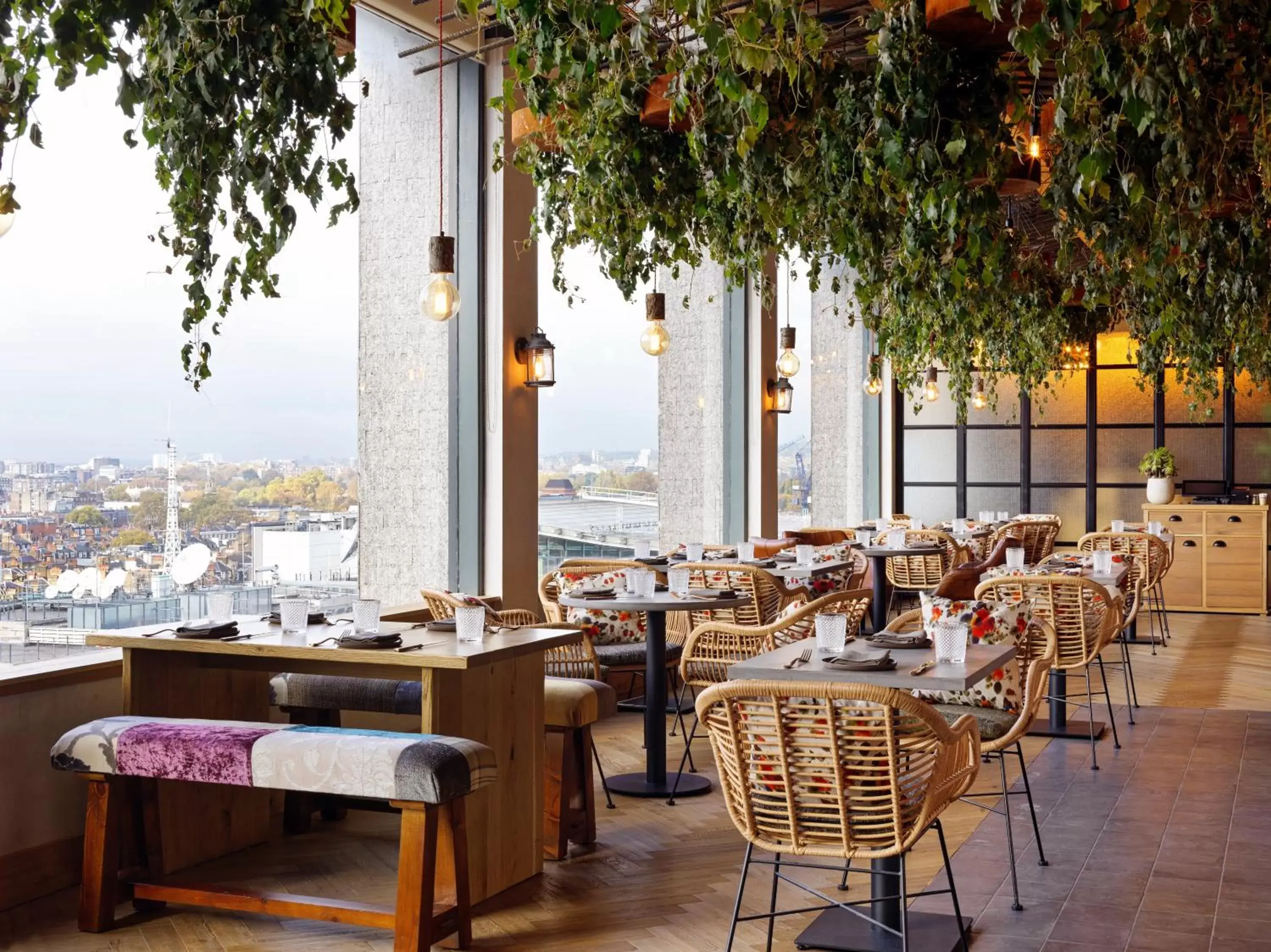 Restaurant/Places to Eat in Treehouse Hotel London