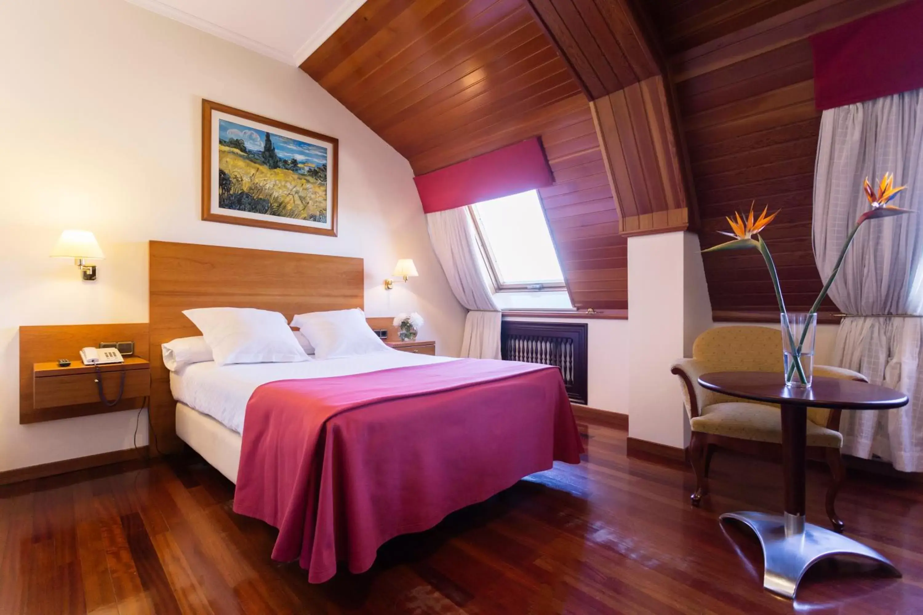 Bedroom, Bed in Hotel Valencia