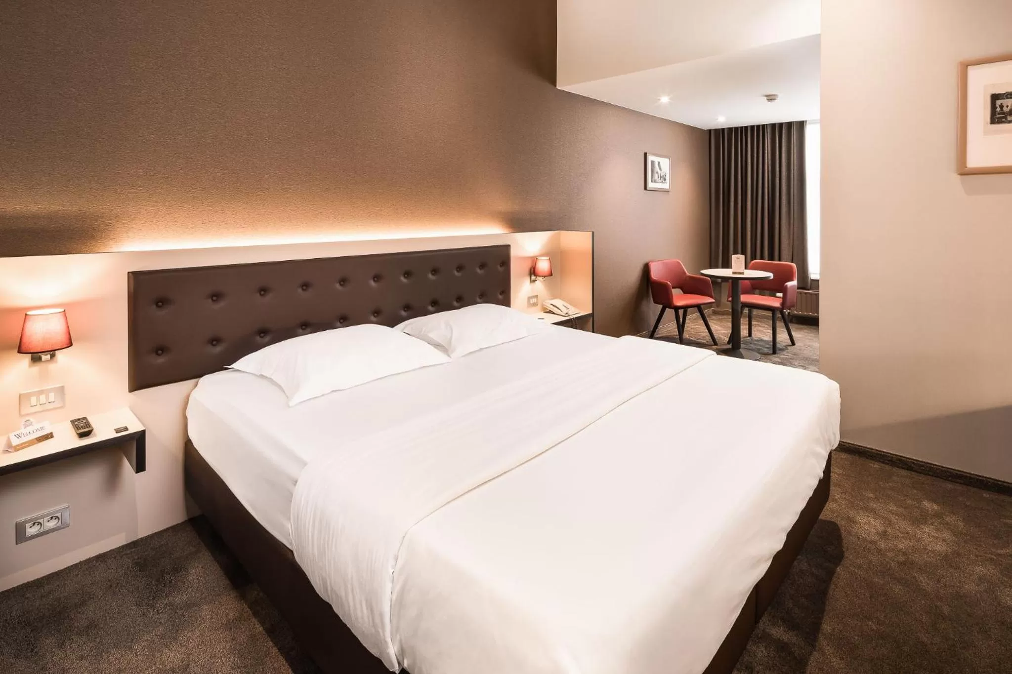 TV and multimedia, Bed in Hotel Navarra Brugge