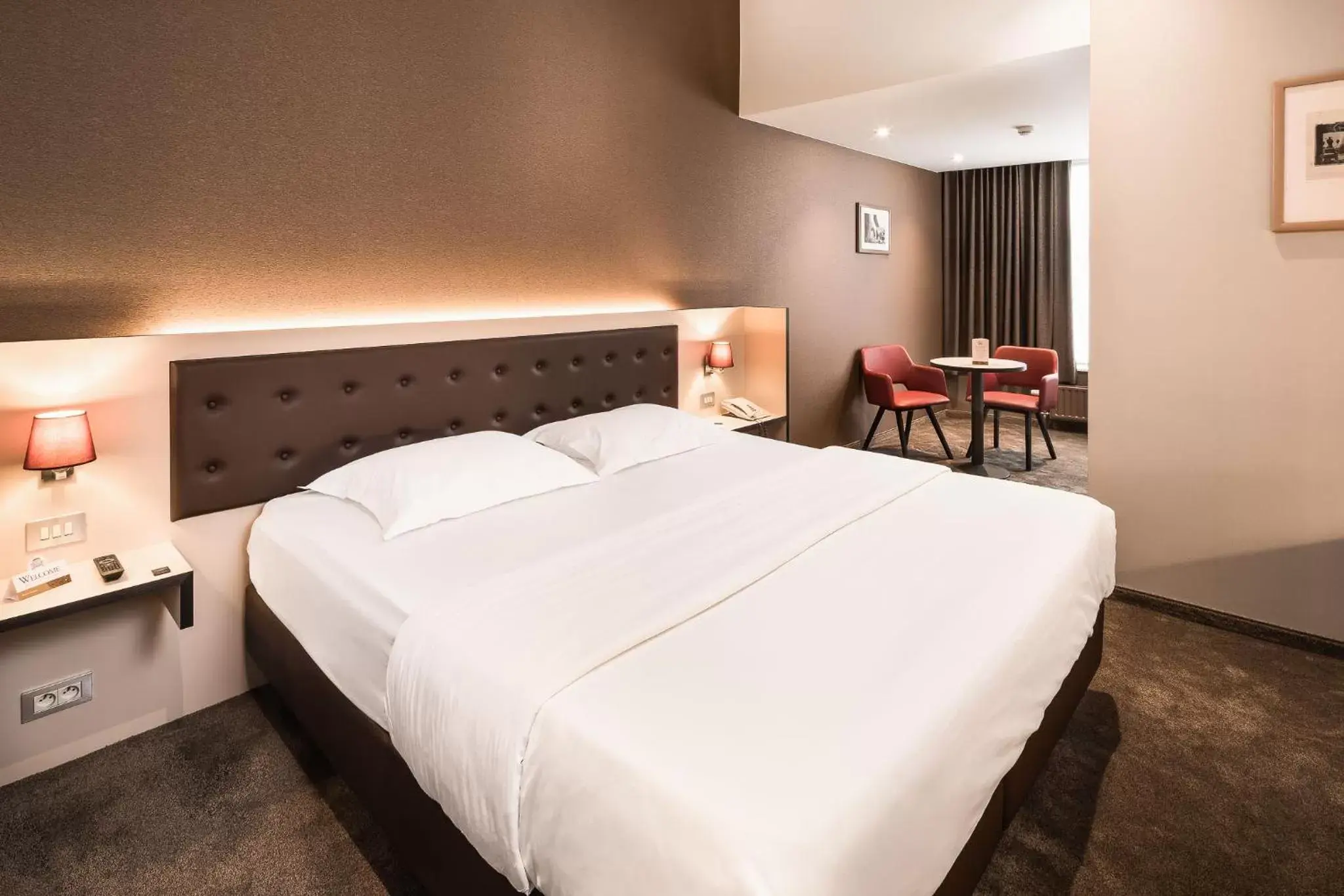 TV and multimedia, Bed in Hotel Navarra Brugge