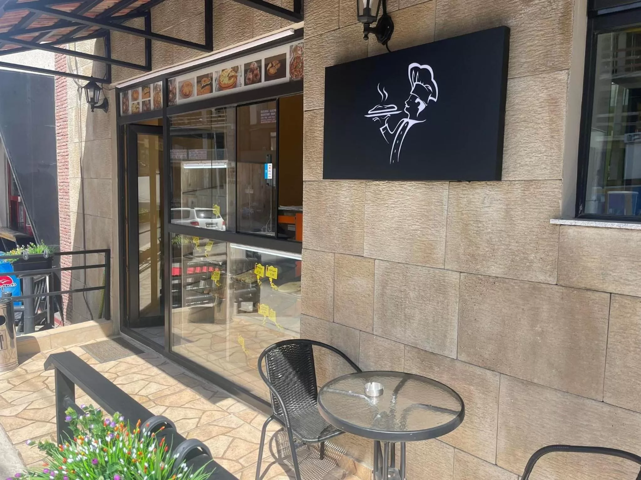 Restaurant/places to eat in Hotel Nabadi