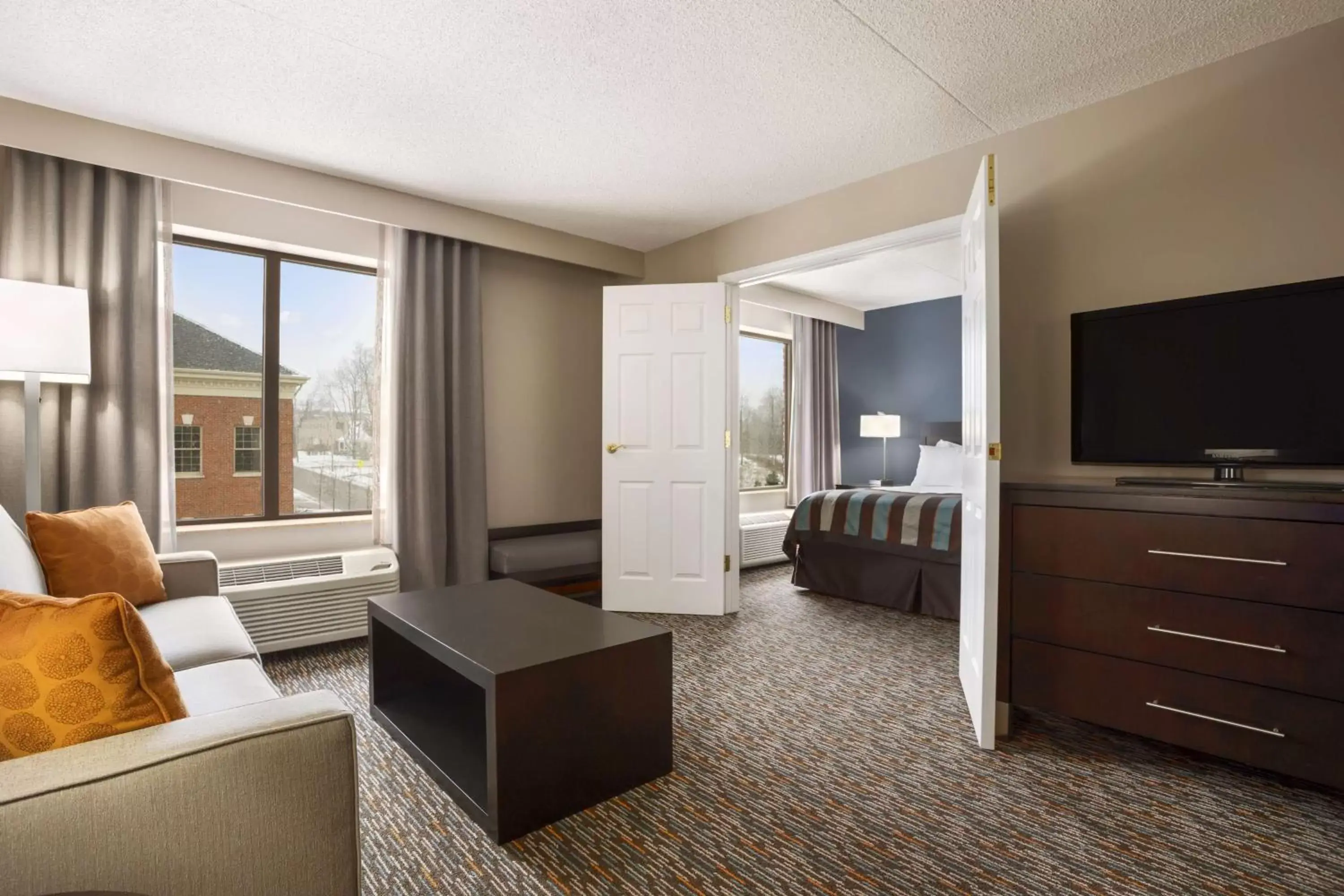 Photo of the whole room, Seating Area in Wingate by Wyndham Sylvania-Toledo