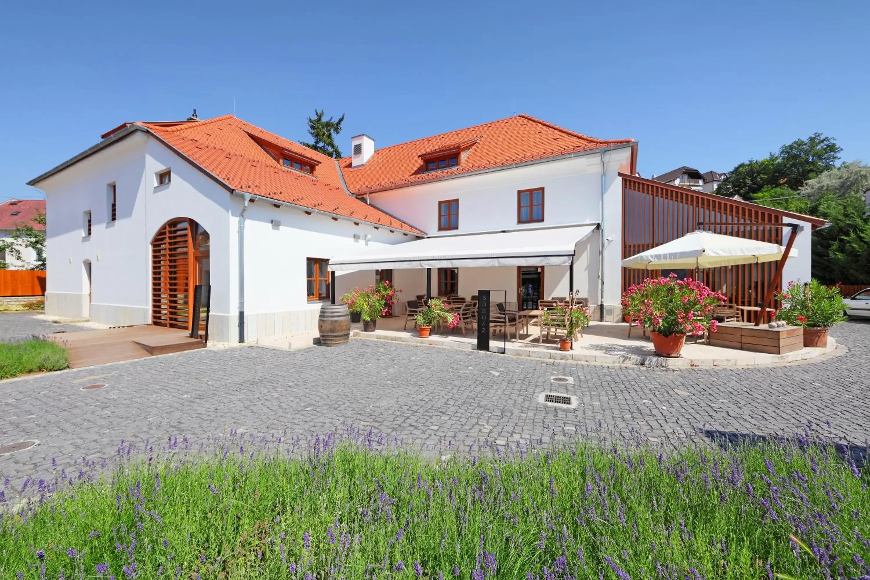 Facade/entrance, Property Building in Hotel Historia Malomkert