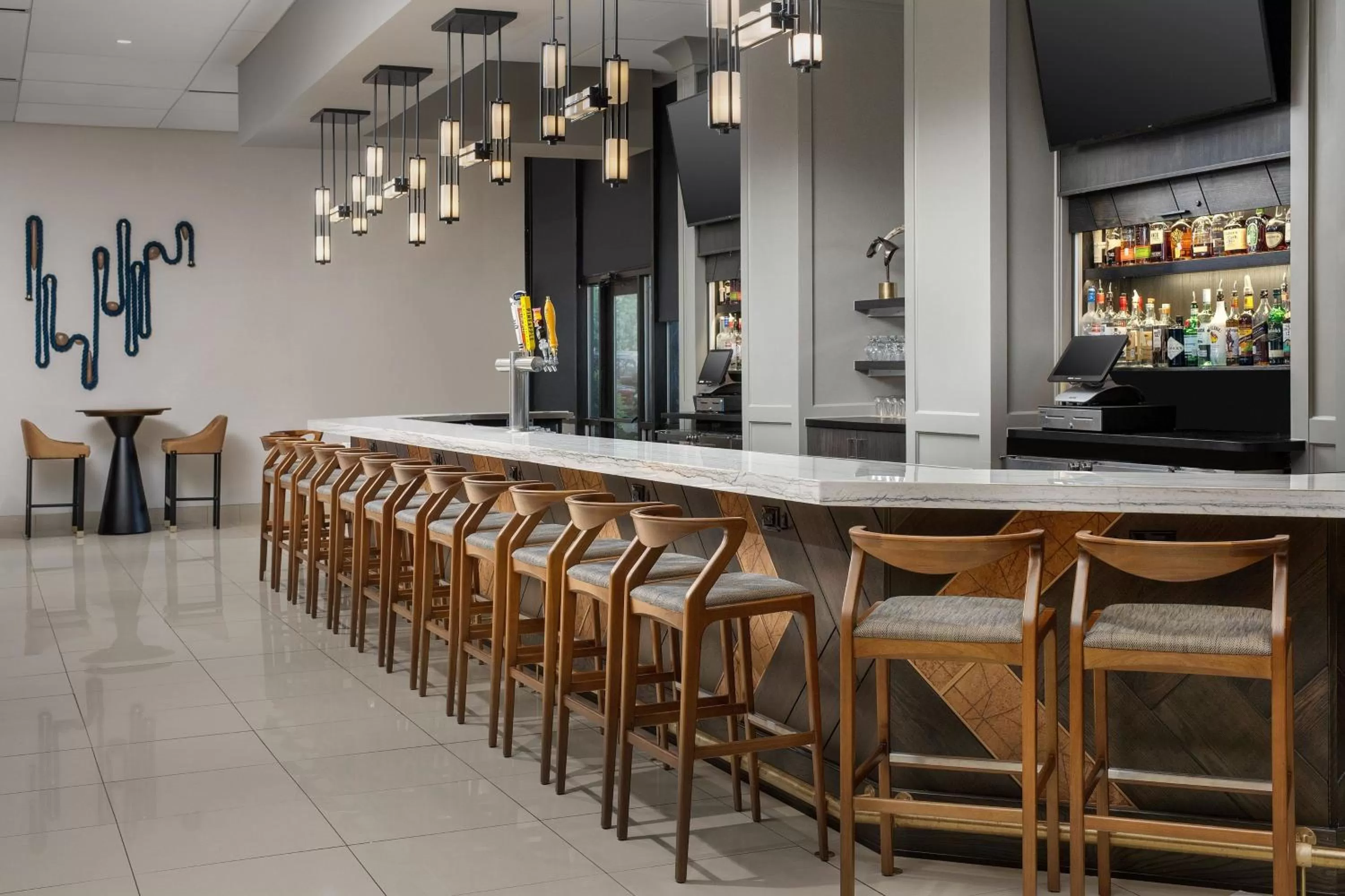 Lounge or bar in The Westin Dallas Fort Worth Airport