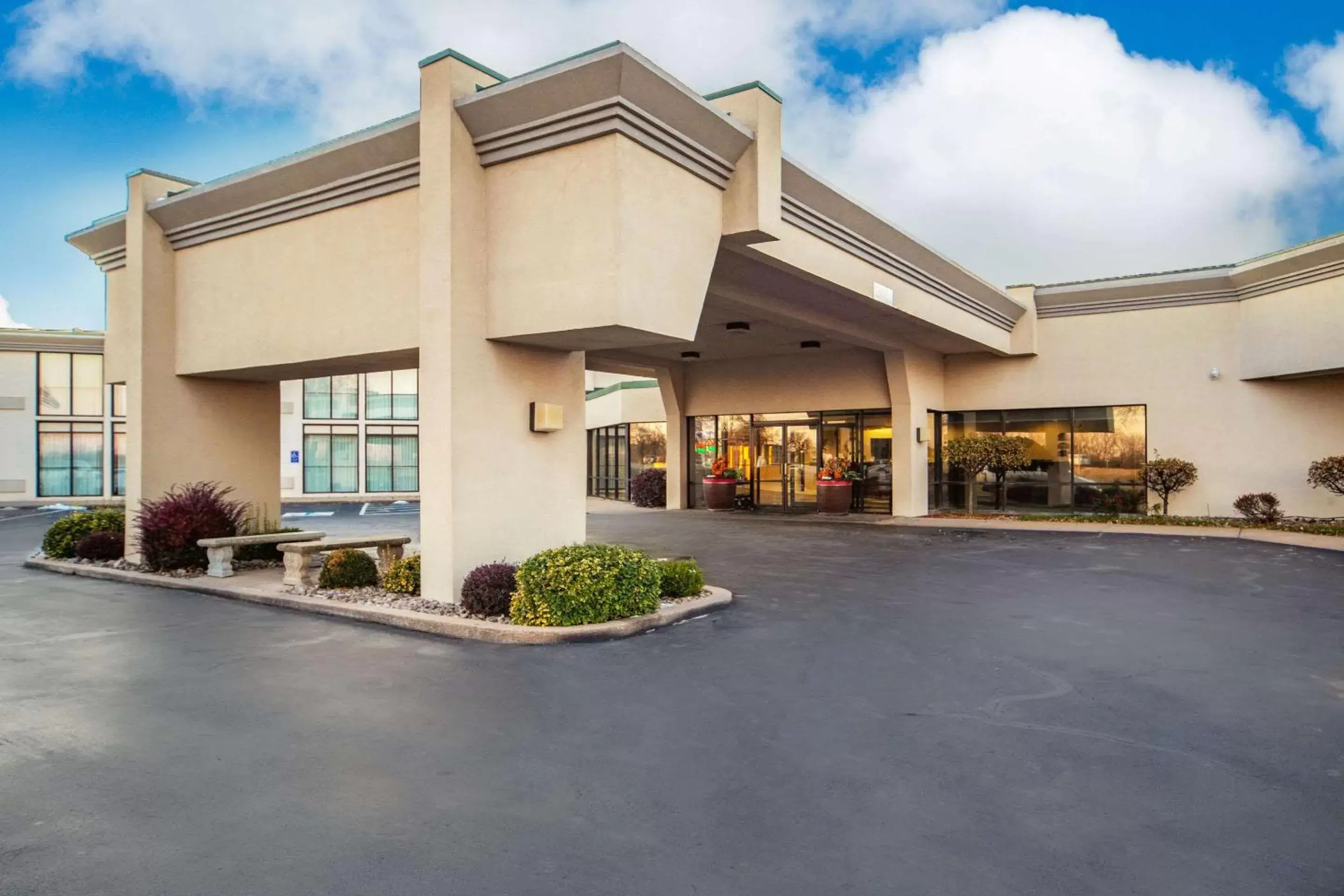 Property Building in Quality Inn and Conference Center I-80 Grand Island