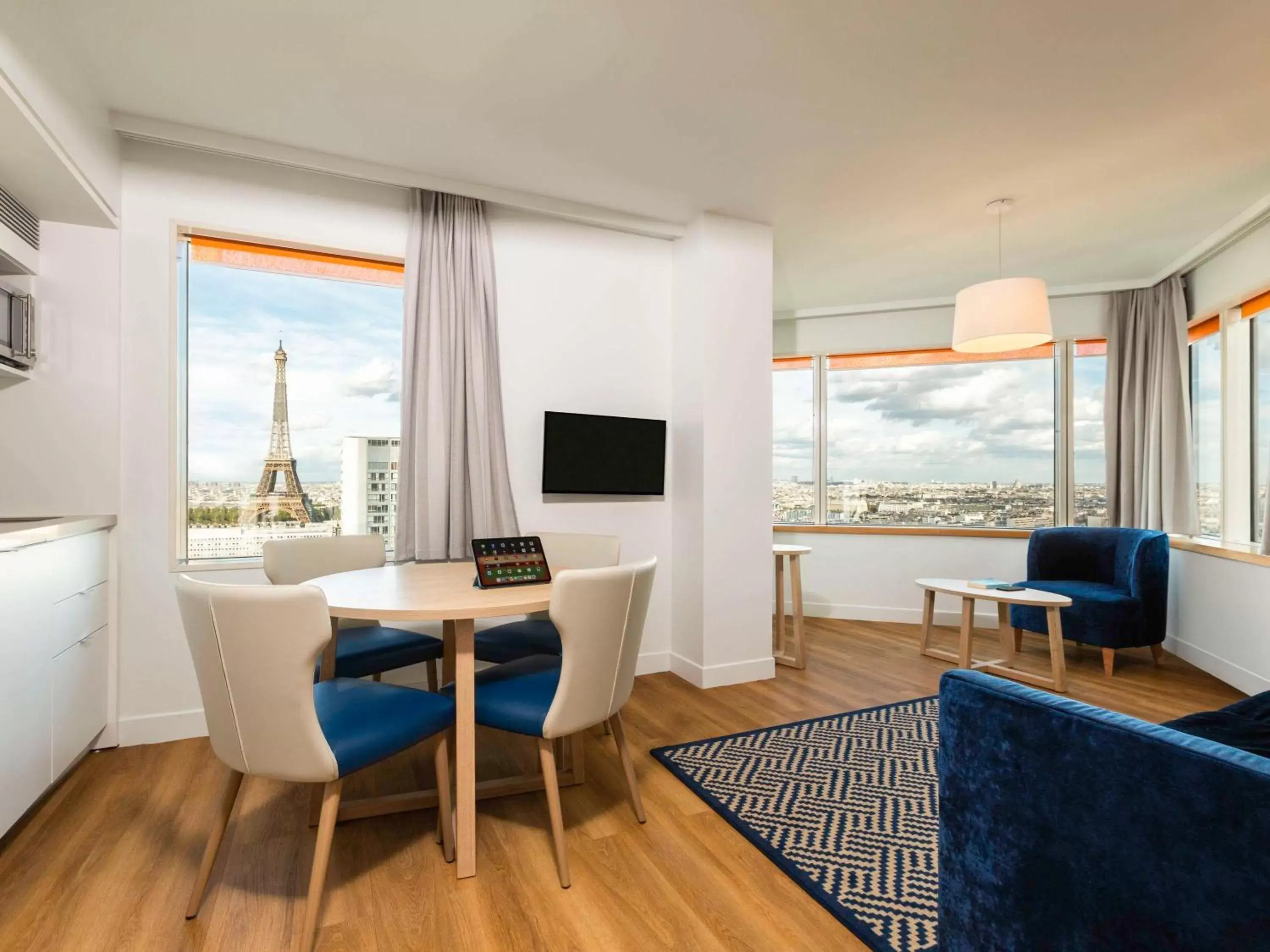 Bedroom, Seating Area in Aparthotel Adagio Paris Centre Tour Eiffel