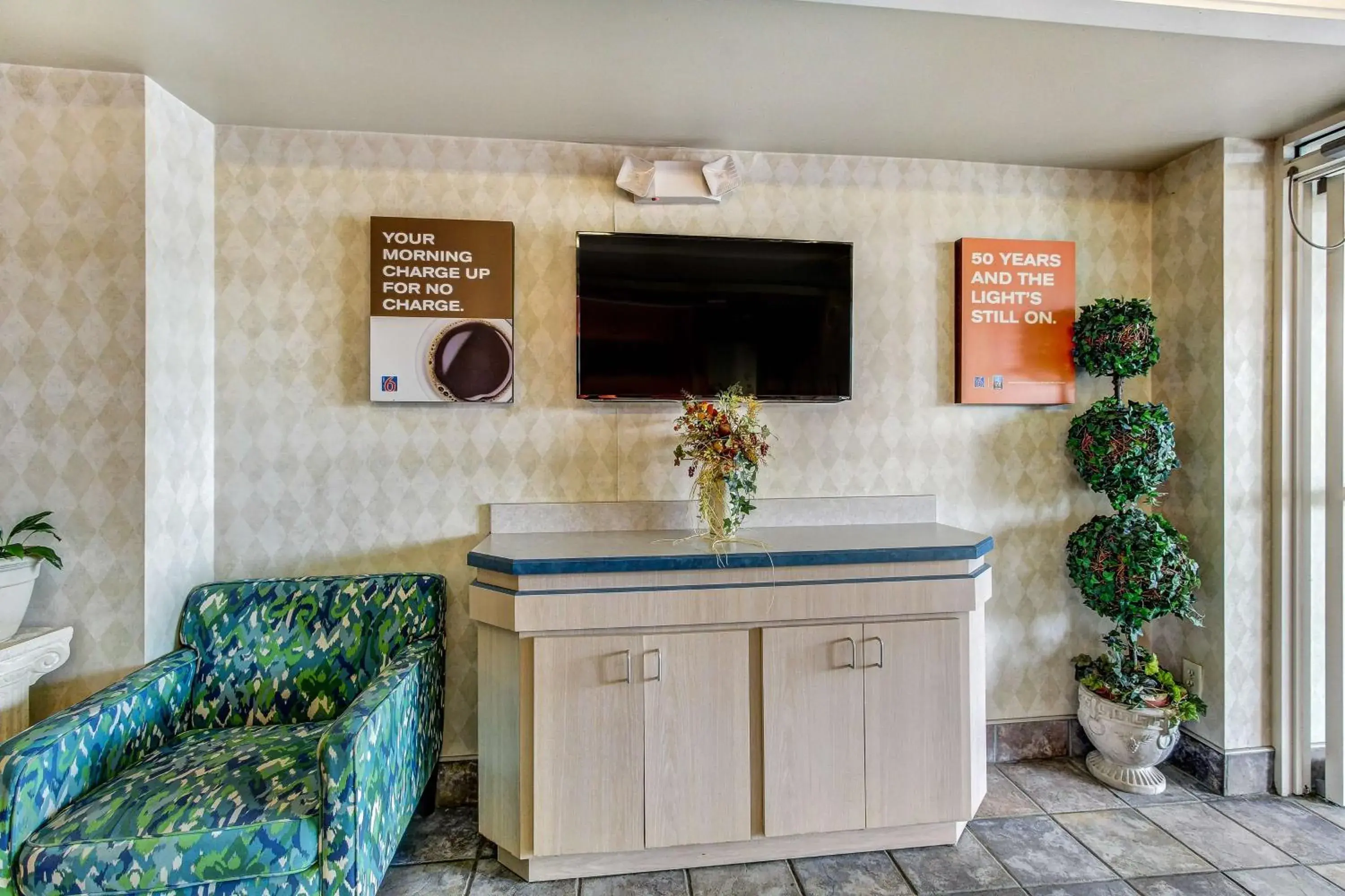 Lobby or reception, Lounge/Bar in Motel 6-Medina, OH - Cleveland