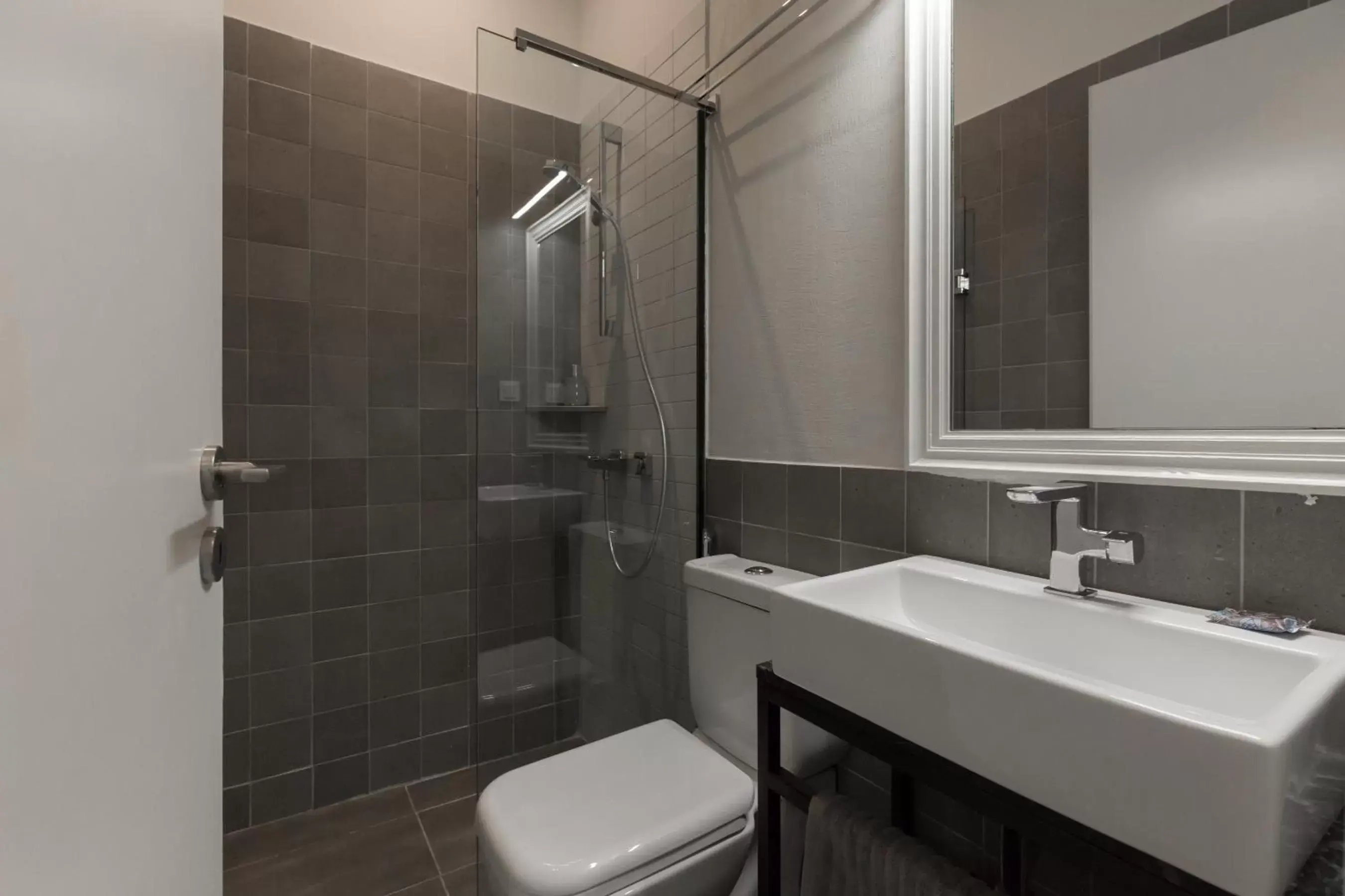 Bathroom in Troon of Athens Apartments