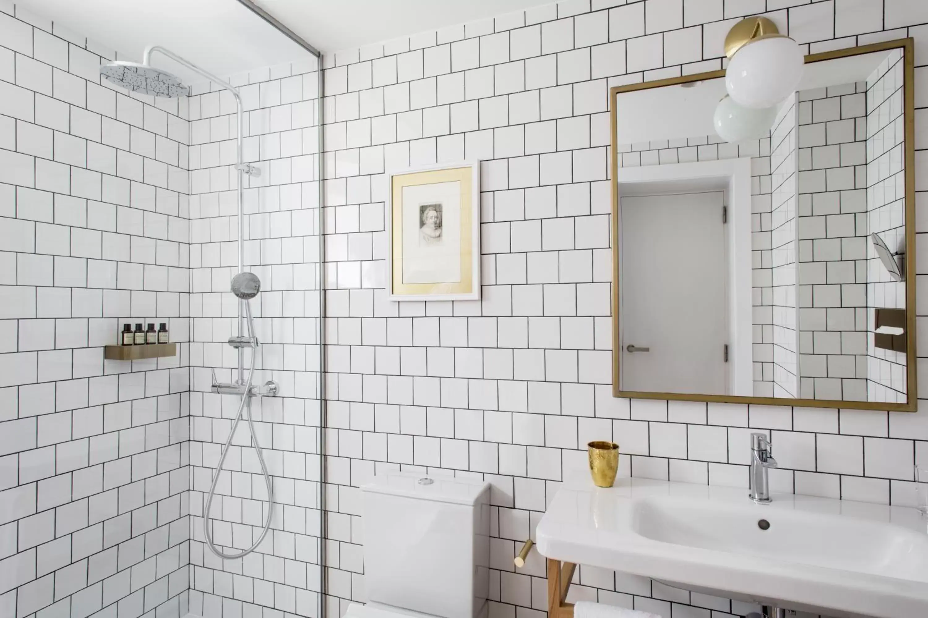 Bathroom in Hotel Midmost by Majestic Hotel Group Bathroom in Hotel Midmost by Majestic Hotel Group